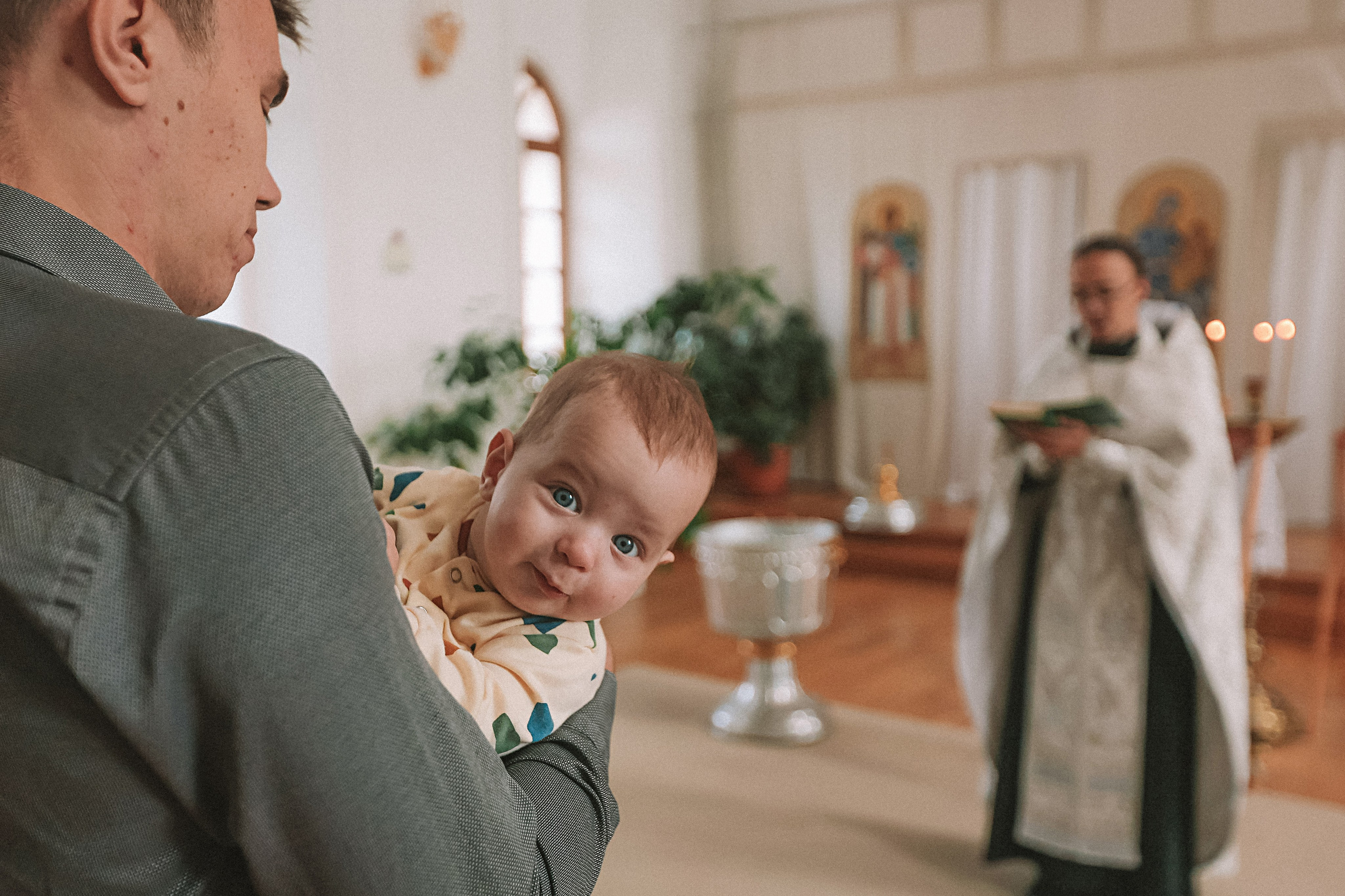 Крещение церковь около моста влюбленных. Семейный фотограф Тюмень, фотограф на роды Салмина Мария