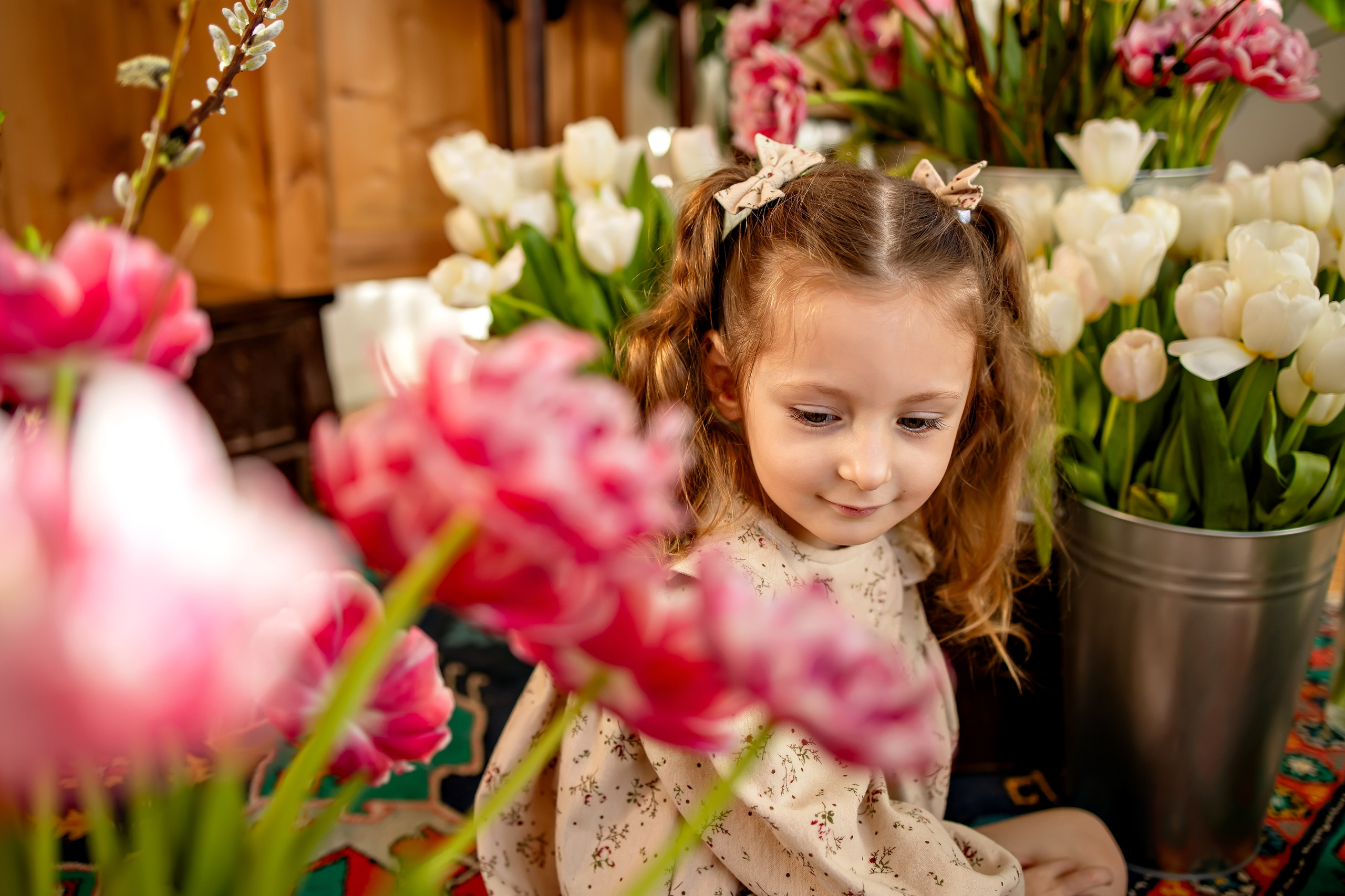 Мия с тюльпанами. Семейный и детский фотограф Оля в Тюмени