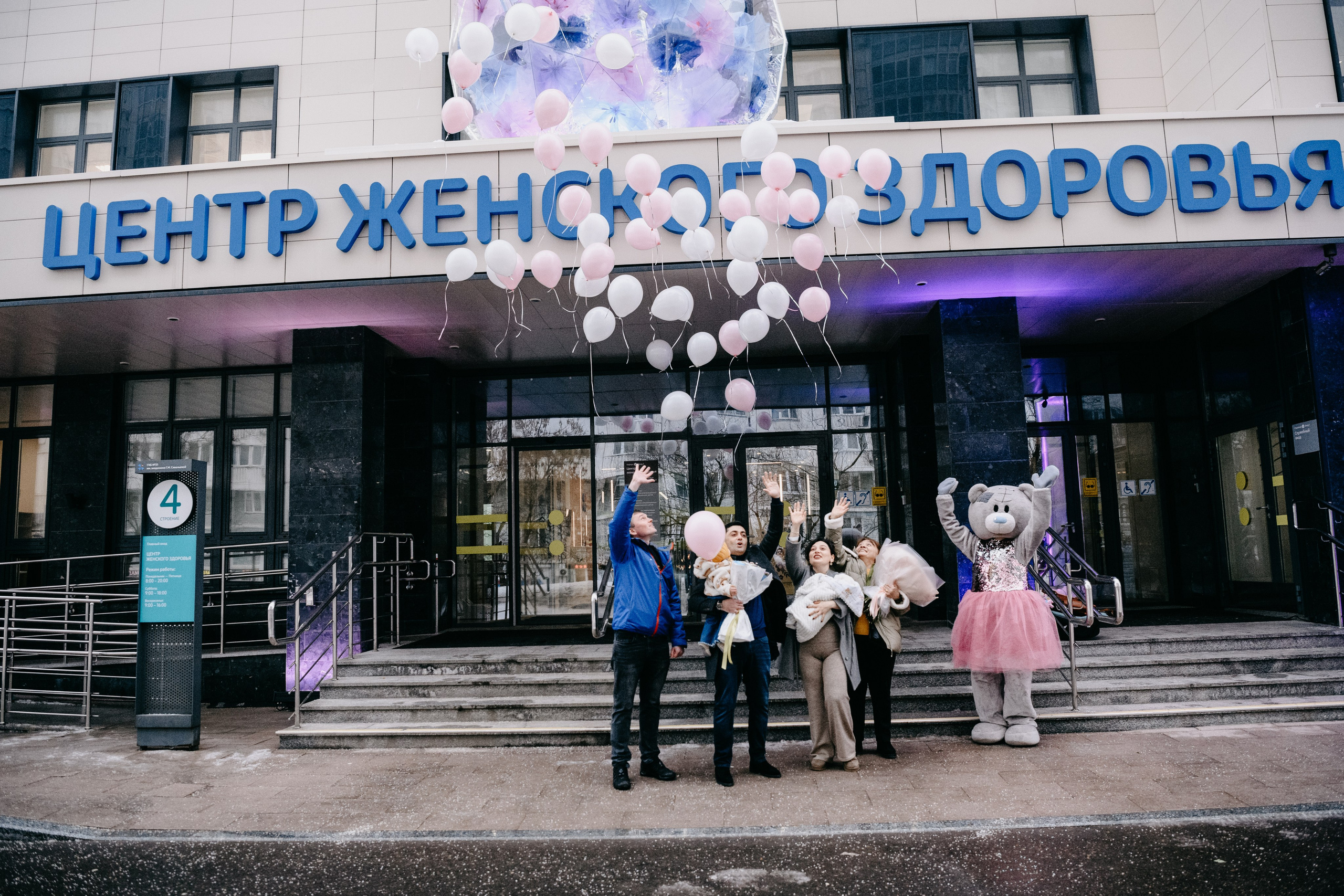 Выписка Микаэллы. 4 роддом. Фотограф на выписку из роддома в Москве и МО