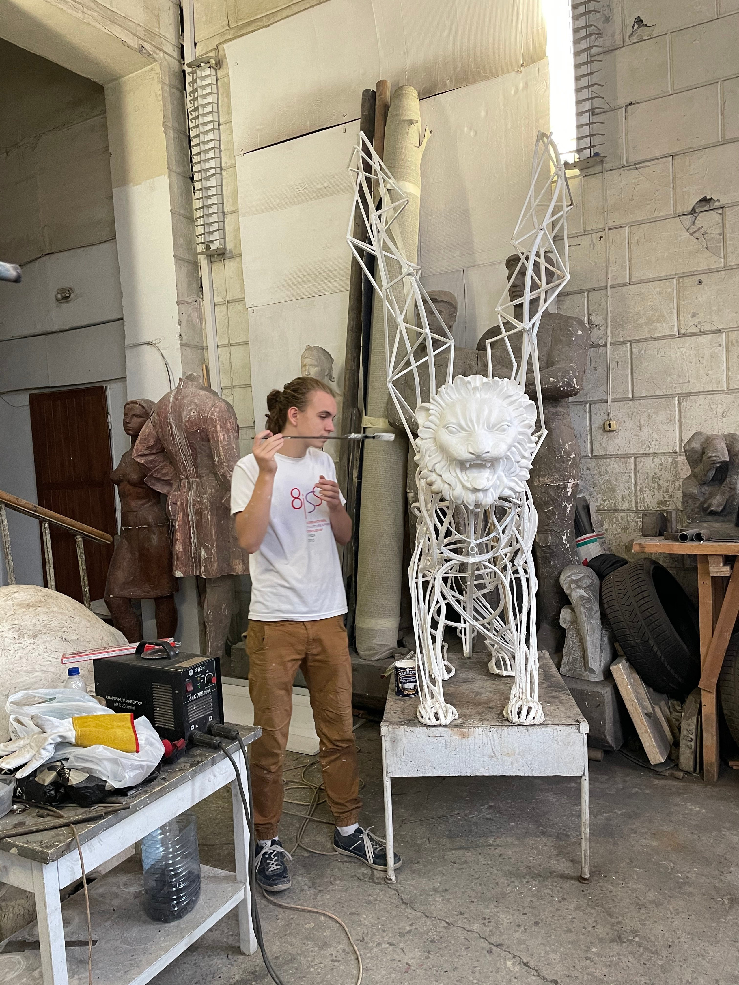 Чернореченские львы / СПб/ул.Торжковская 1/2021. Художник — скульптор Антонина Фатхуллина