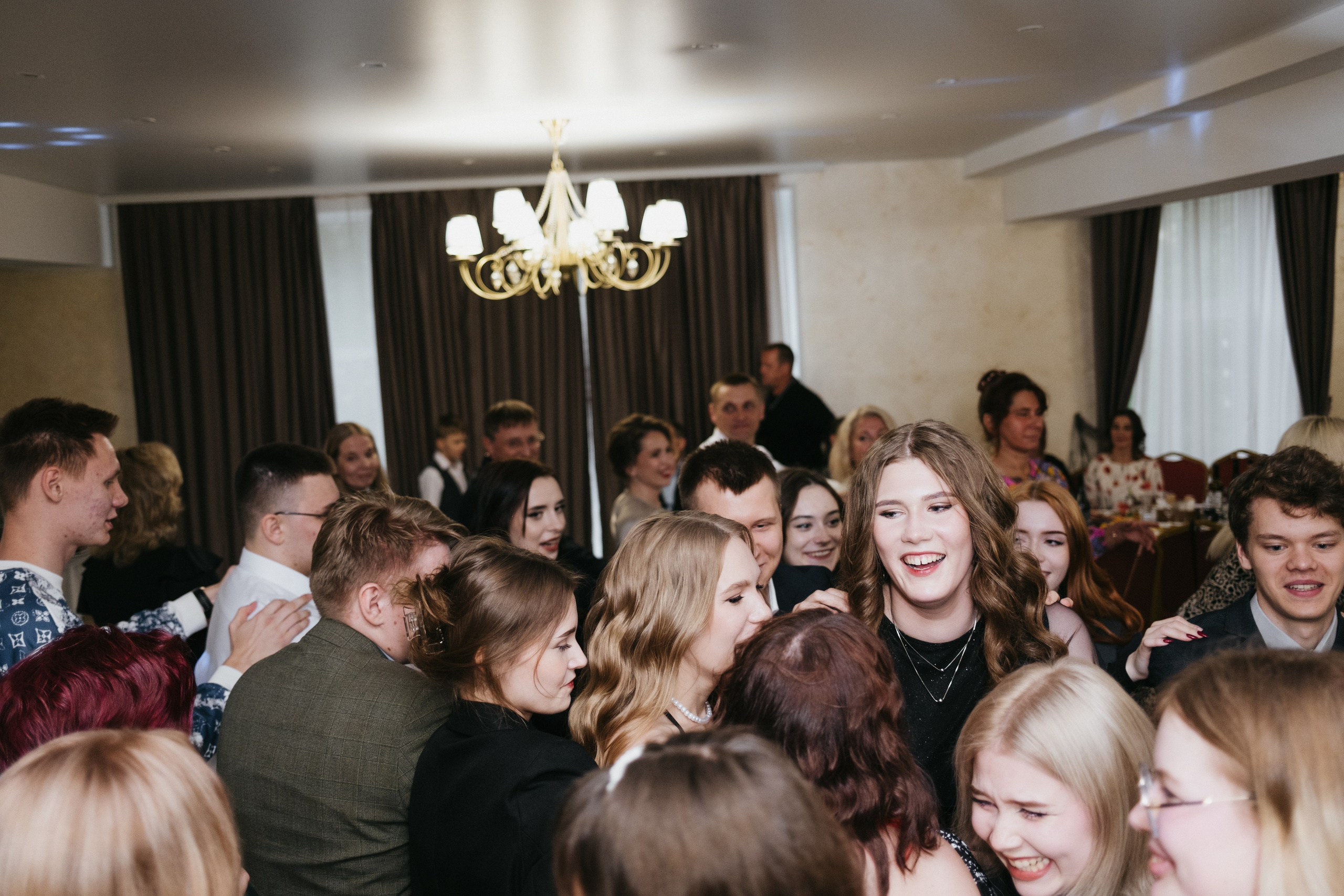 Выпускной 11 класс школы № 30. Свадебный и репортажной фотограф Денис Ожигин в Краснодаре и Краснодарском крае