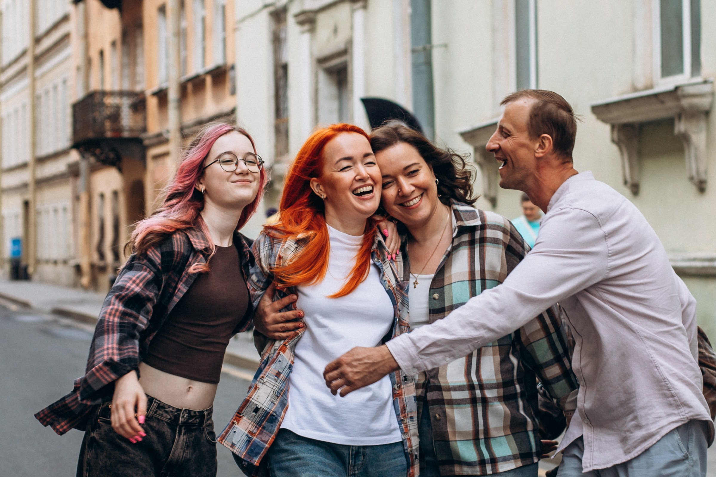Елена с семьей в июне. Фотопрогулка в Петербурге. Индивидуальный и семейный фотограф в Санкт-Петербурге