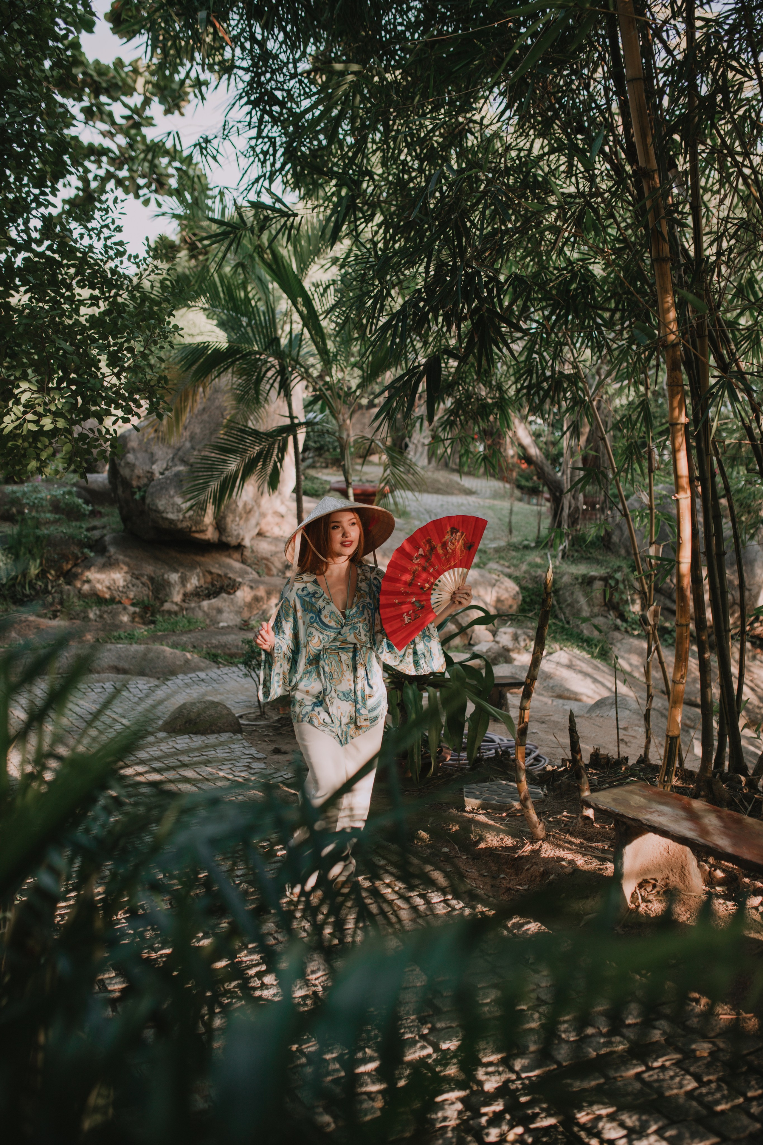 Елизавета на улицах Вьетнама. Главная