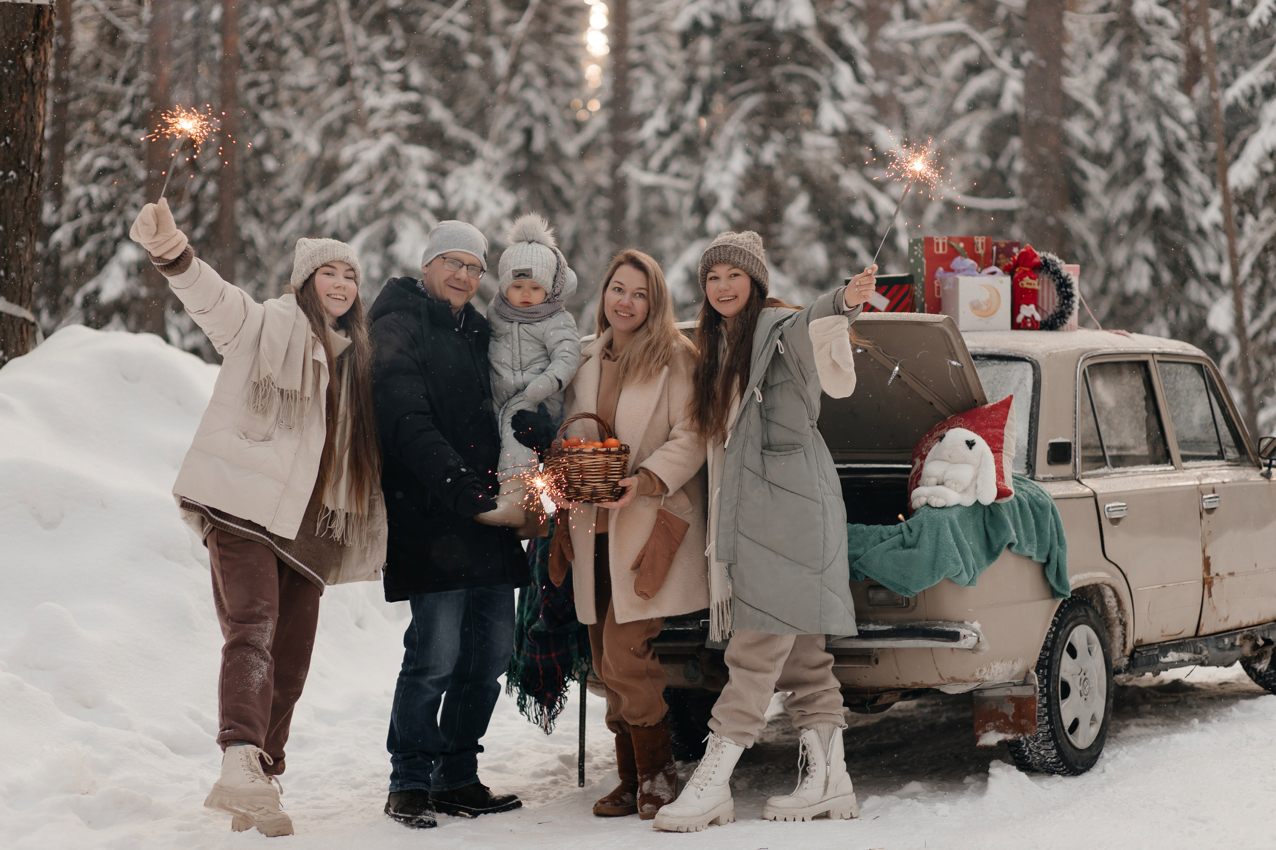 Надя, Оксана, Рудольф, Настя и Савелий. Свадебный фотограф Чайковский