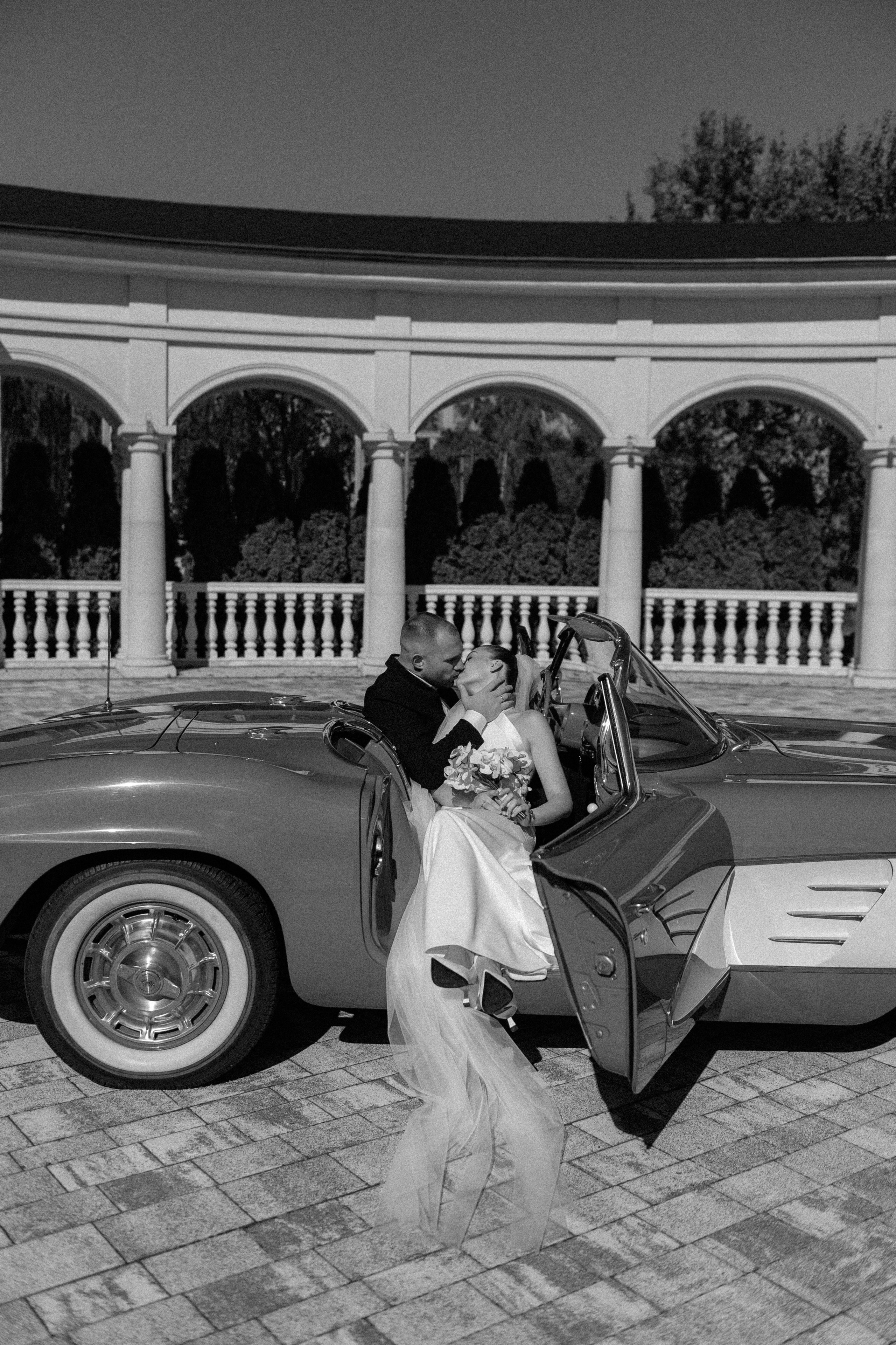 Wedding day in VERSAL PARK. Wedding PHOTOGRAPHER Andrew Vnukov