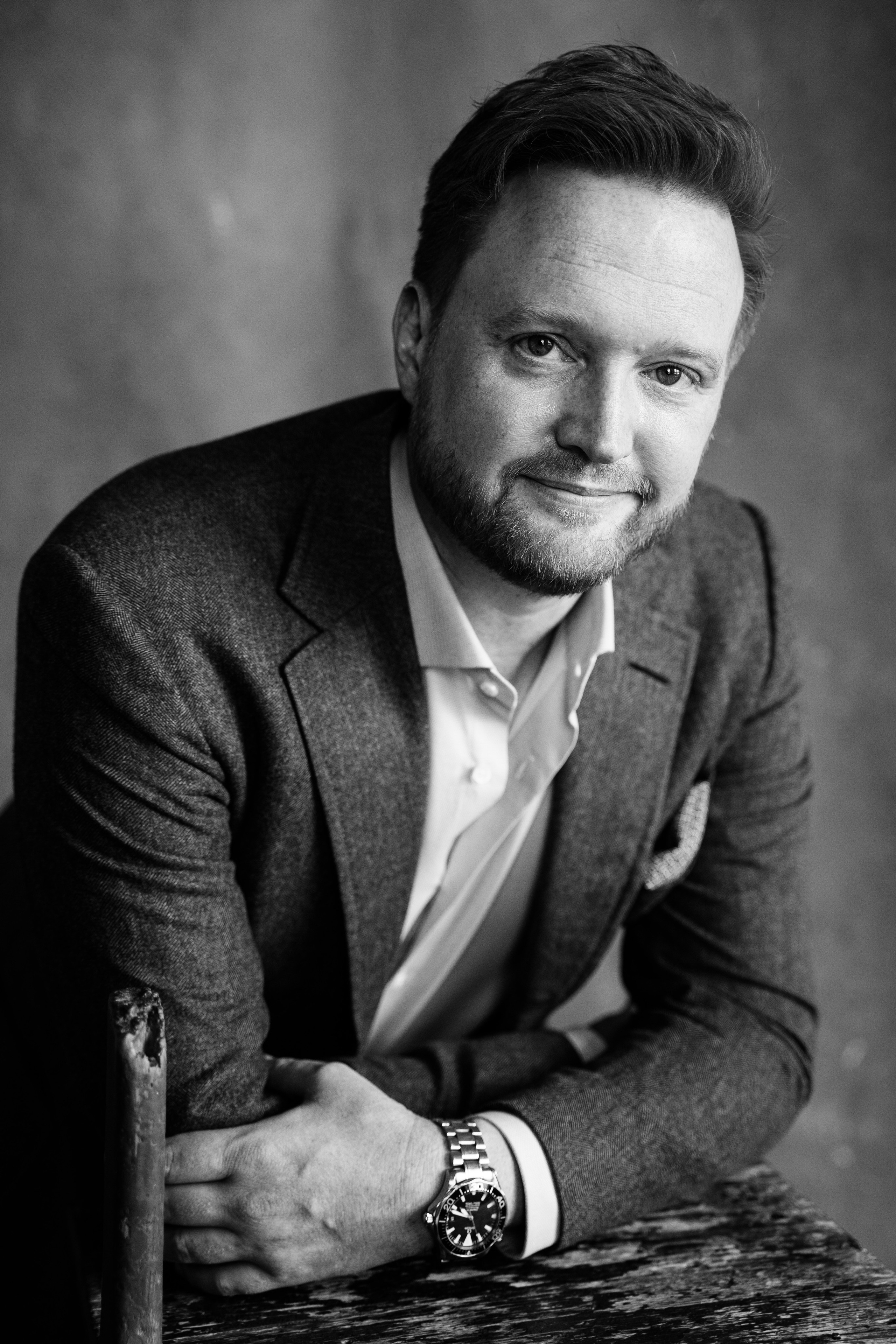 Уверенный взгляд Shaun Lewis — корпоративная фотосъёмка для LinkedIn.