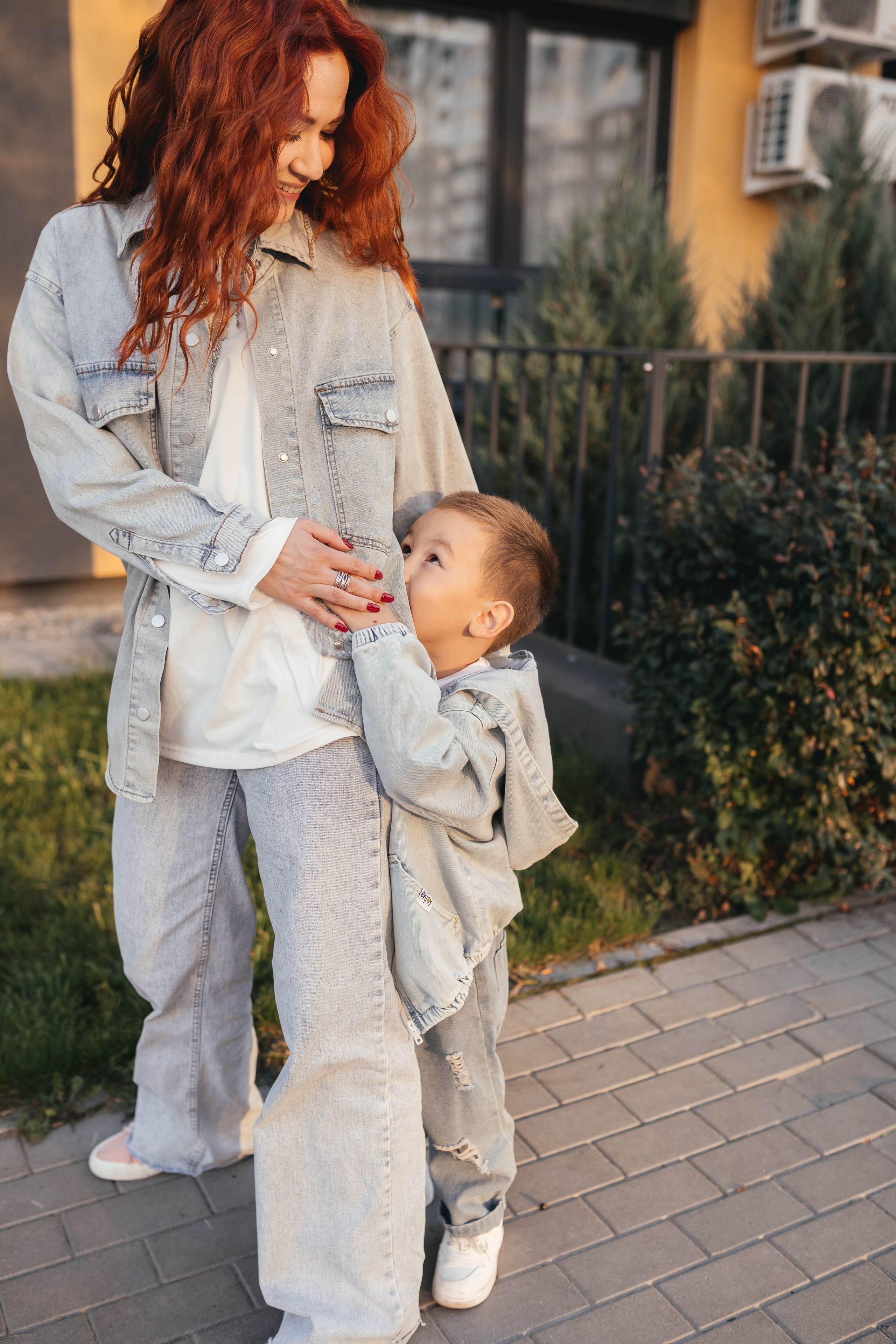 Прогулка в своем дворе. Семейный фотограф в Тюмени  Утенкова Юлия