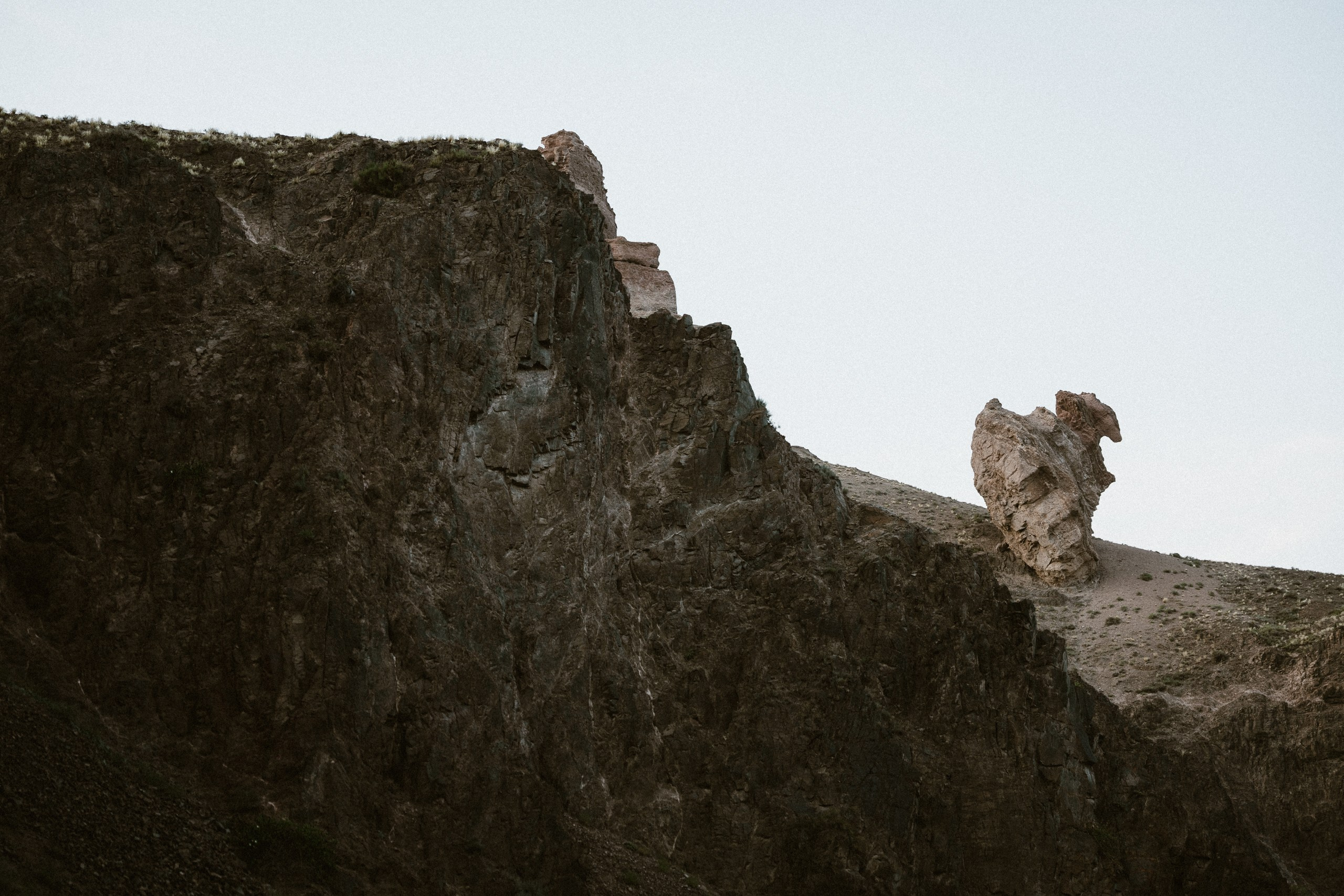 Здравствуйте! Я свадебный фотограф из Ульяновска, работаю в том числе по всей России и с выездом за границу. Снимаю свадьбы, lovestory, корпоративы, светский репортаж. Провожу обучение по фотографии, мастер-классы и воркшопы для других фотографов.