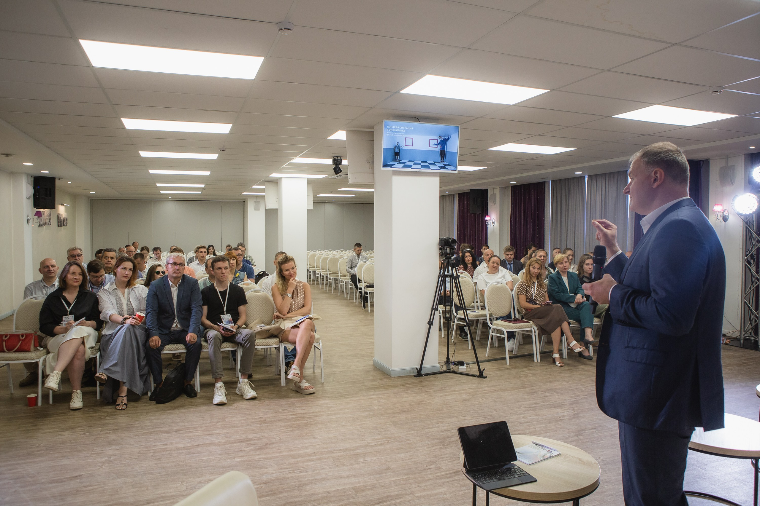 Репортаж с конференции GMC в Перми – фотографии. Репортажный фотограф в Перми Денис Голдобин