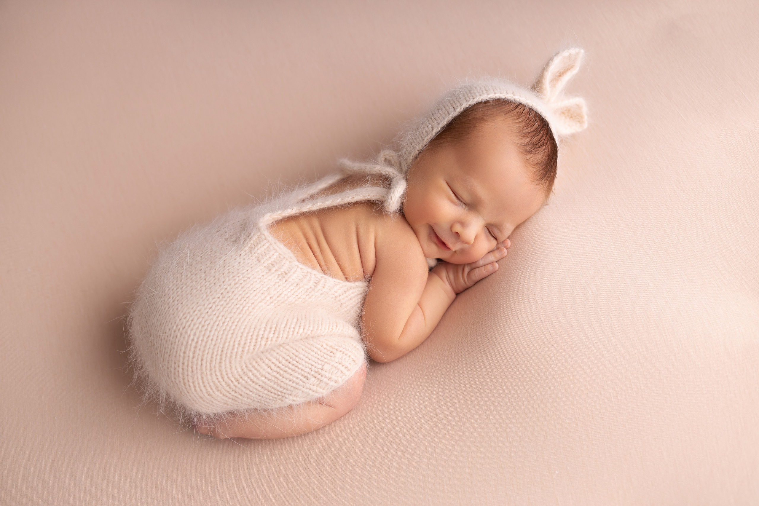 Классическая фотосессия малыша. Фотограф новорожденных малышей в Омске и Омской области Эльвира Камаева