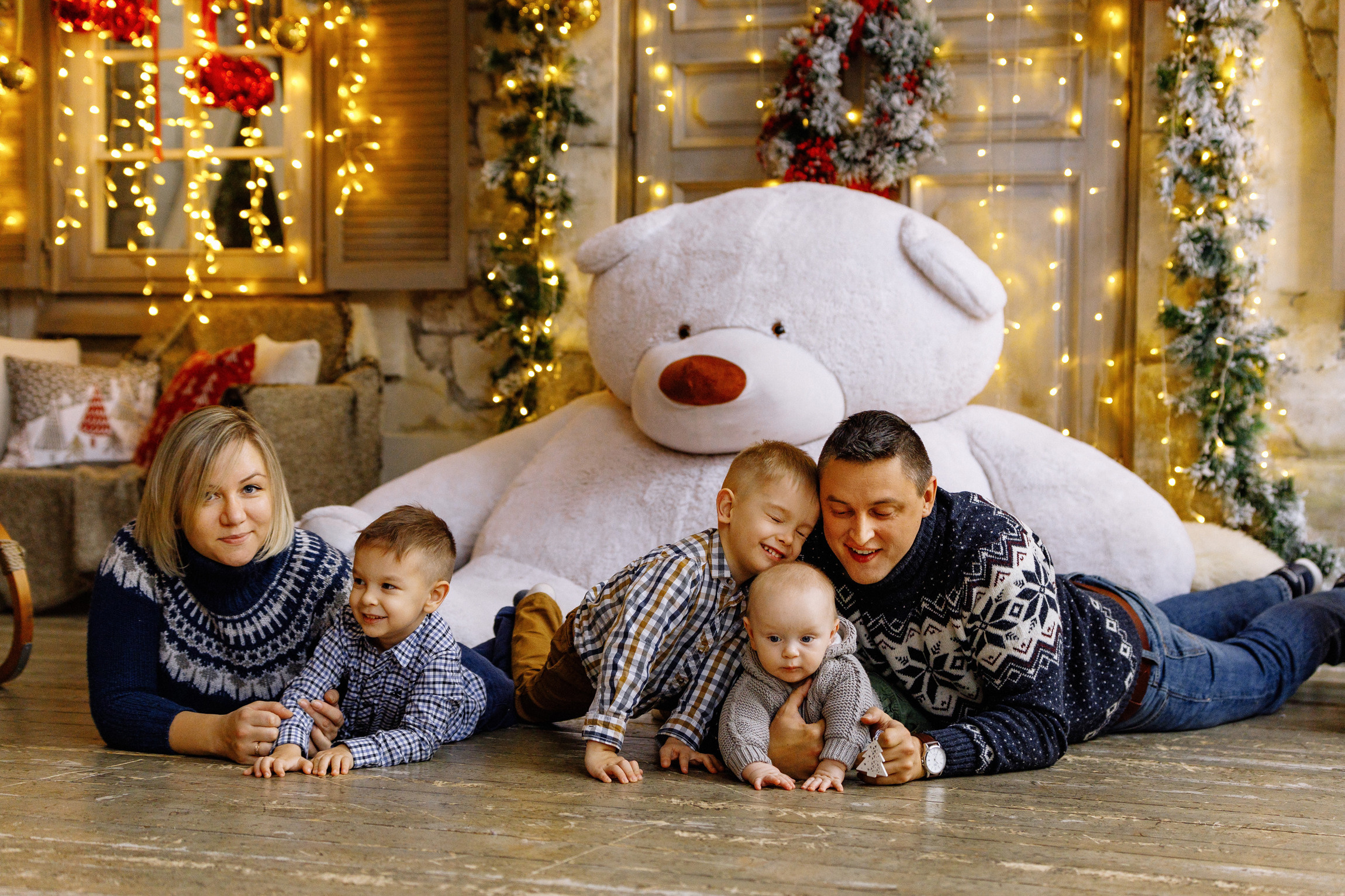 Новогодняя семейная съемка. Вася, Оля. Яро-Мир и Лёня