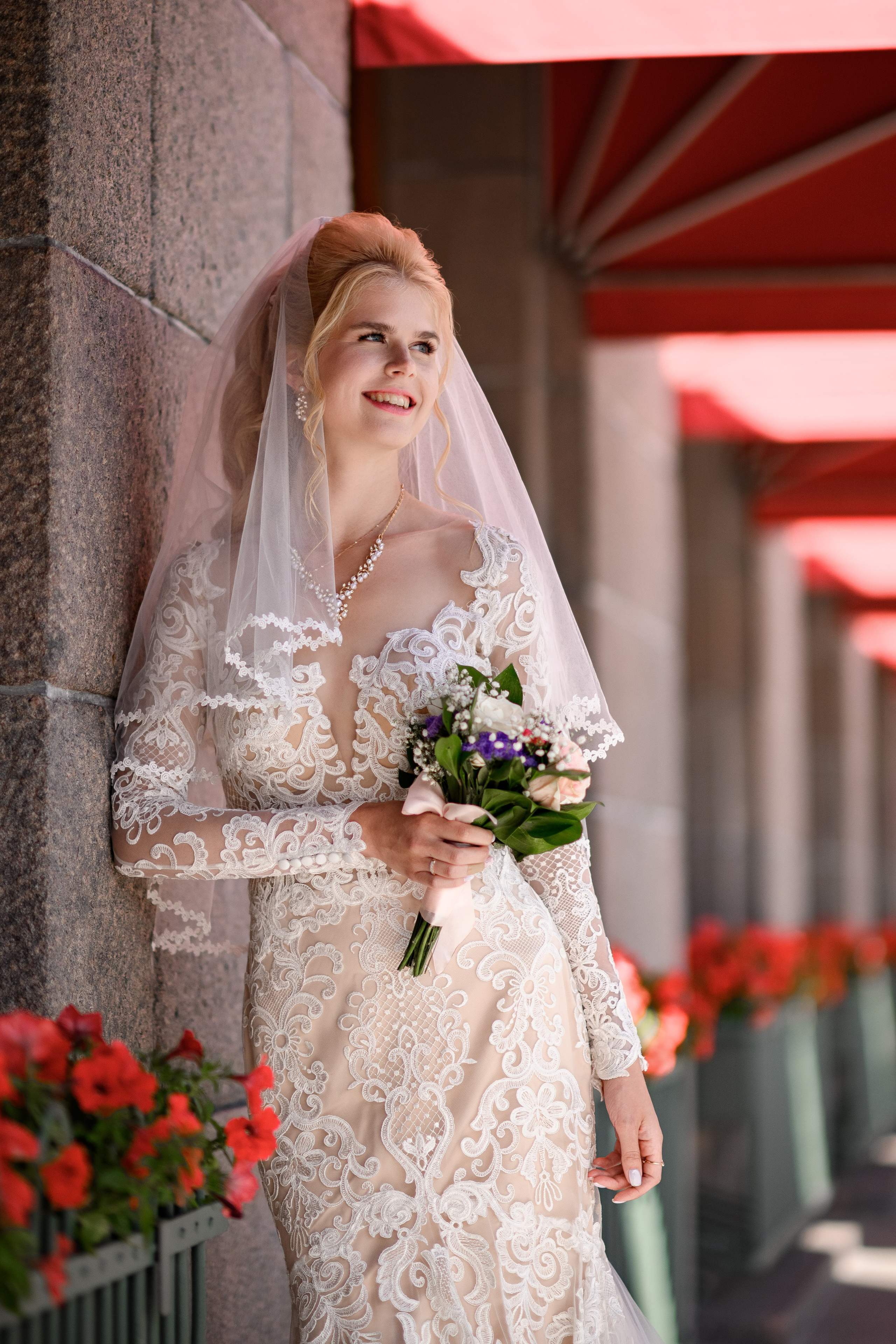 Свадебный фотограф в СПб с почасовой оплатой.