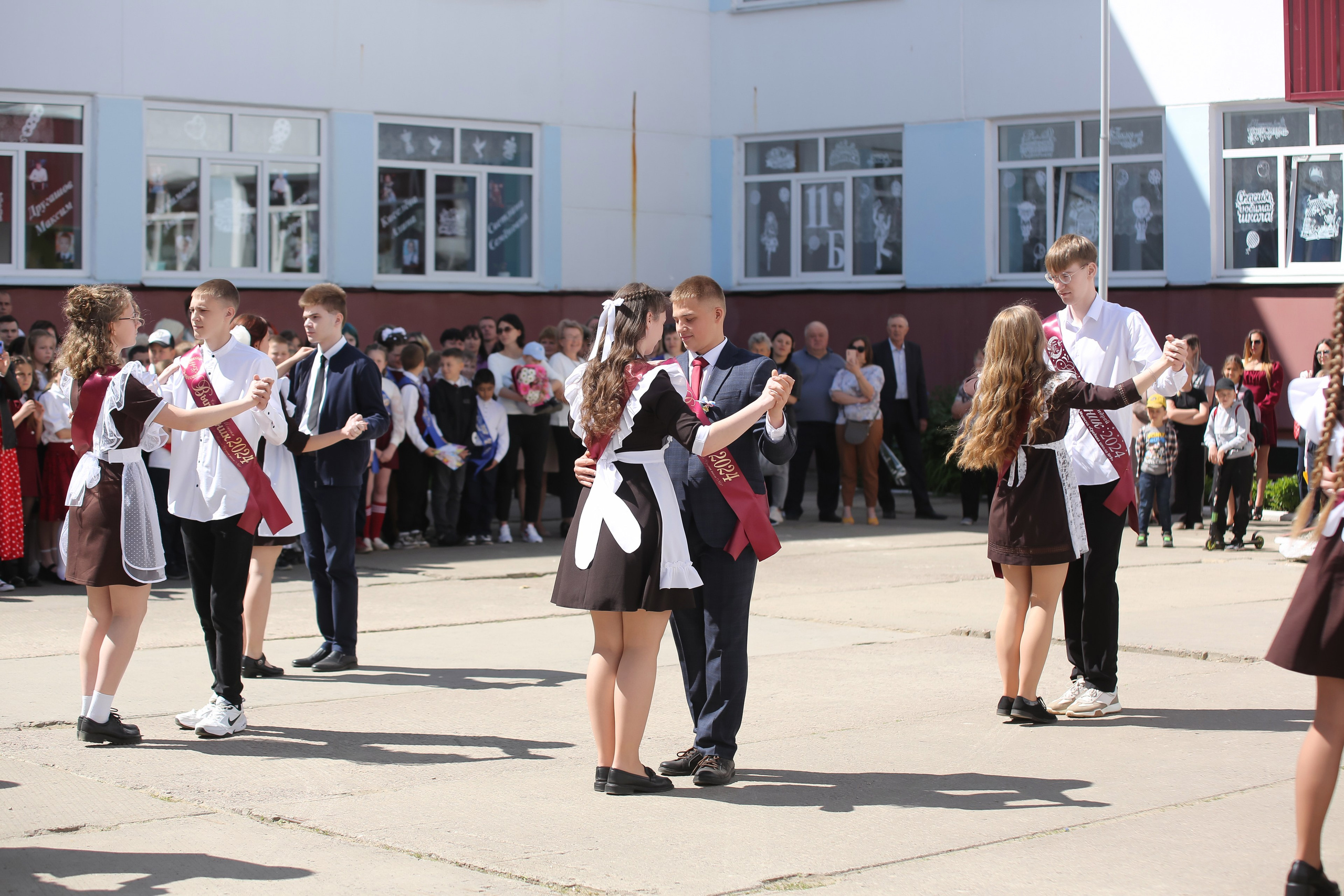 ЛИНЕЙКА «ПОСЛЕДНИЙ ЗВОНОК» 9 ШКОЛА 2024 г МЦЕНСК. ТВОЙ АЛЬБОМ / ТВОИ ПРАВИЛА