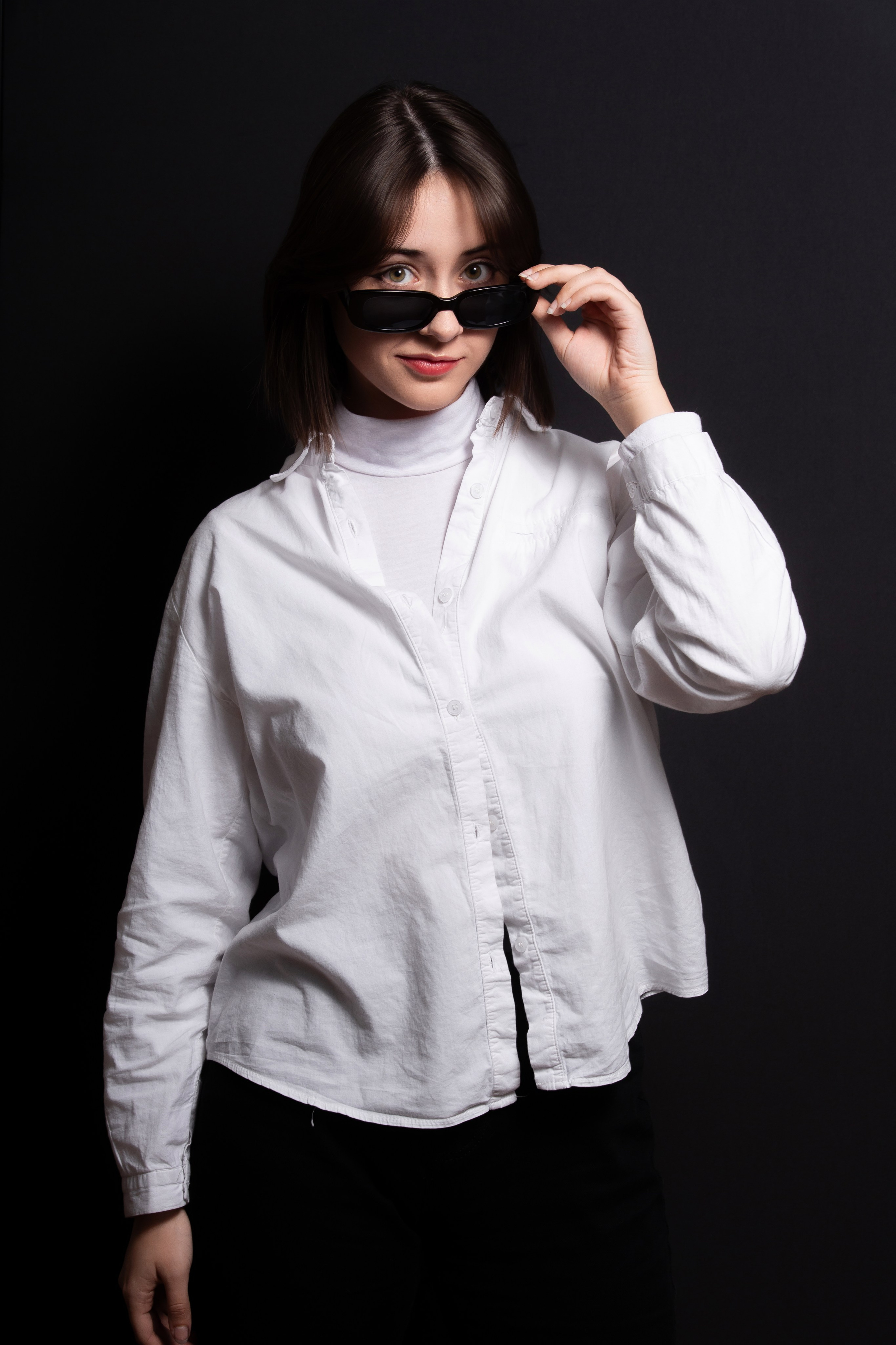 Портретная фотосессия для учеников 9 класса на чёрном фоне | Школьный фотограф Николай Богатырёв | Твой альбом / Твои правила. ТВОЙ АЛЬБОМ / ТВОИ ПРАВИЛА