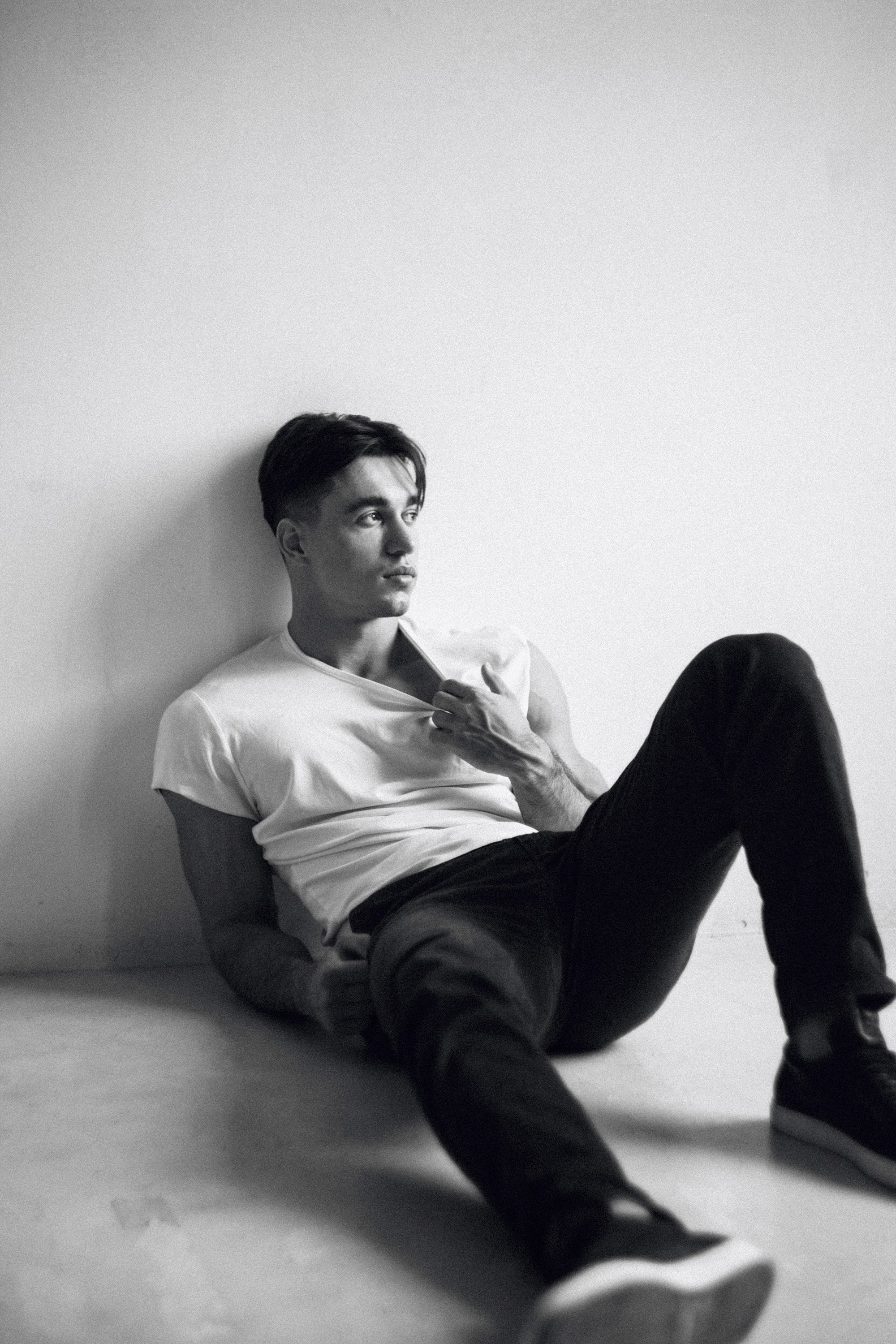 Мужской студийный портрет. Фотограф Лазарина Кучменова