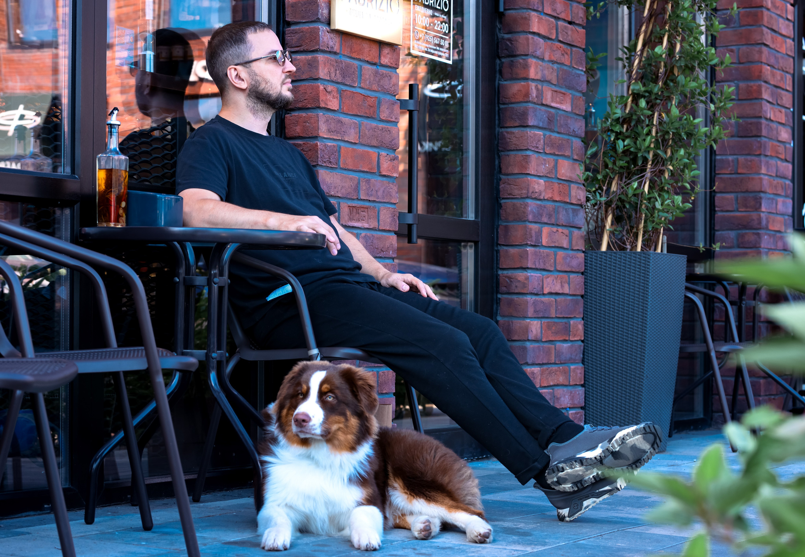 Прогулка с собакой. Фотограф репортажей и стритфотосессий в Москве Людмила Смирнова