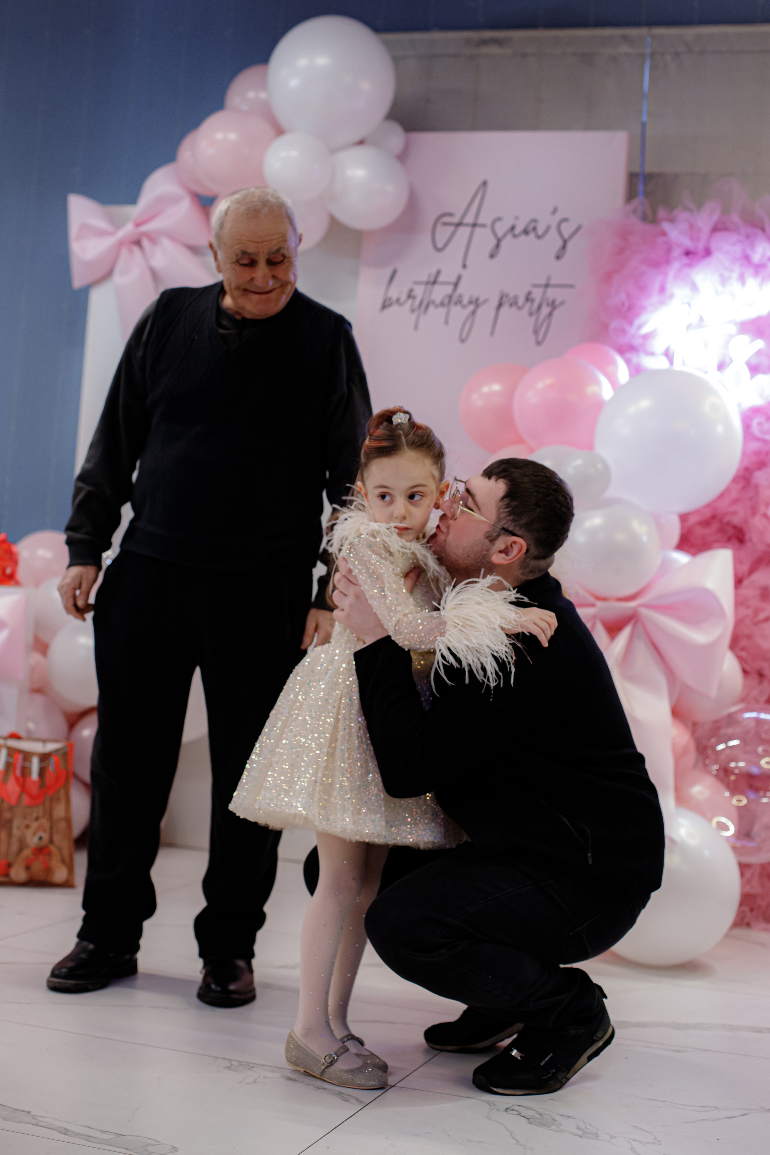 ASIA'S BIRTHDAY PARTY. Photokarish