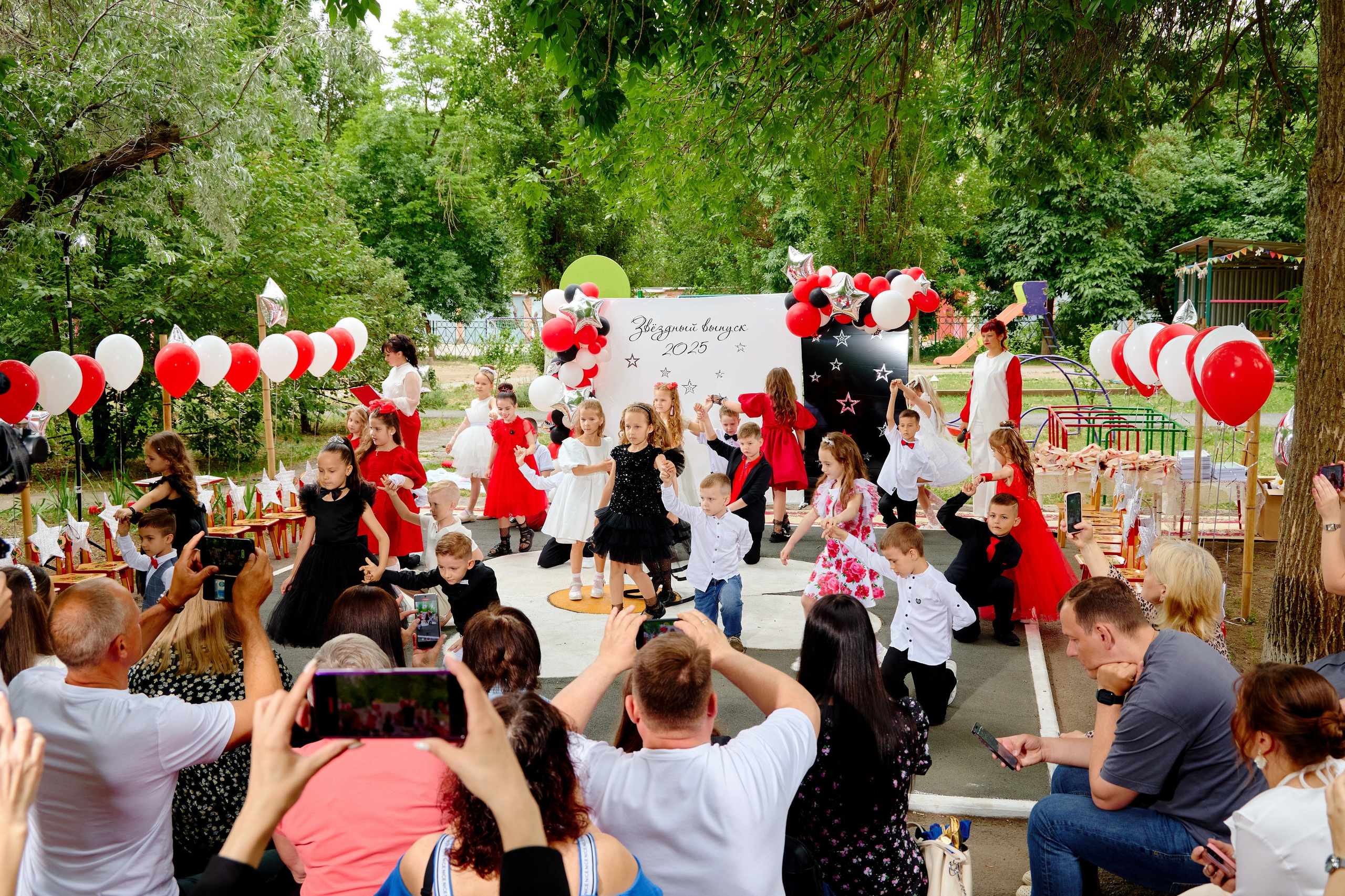 Выпускной 45 сад. Фотограф Выпускные альбомы Таганрог Сергей Коробченко