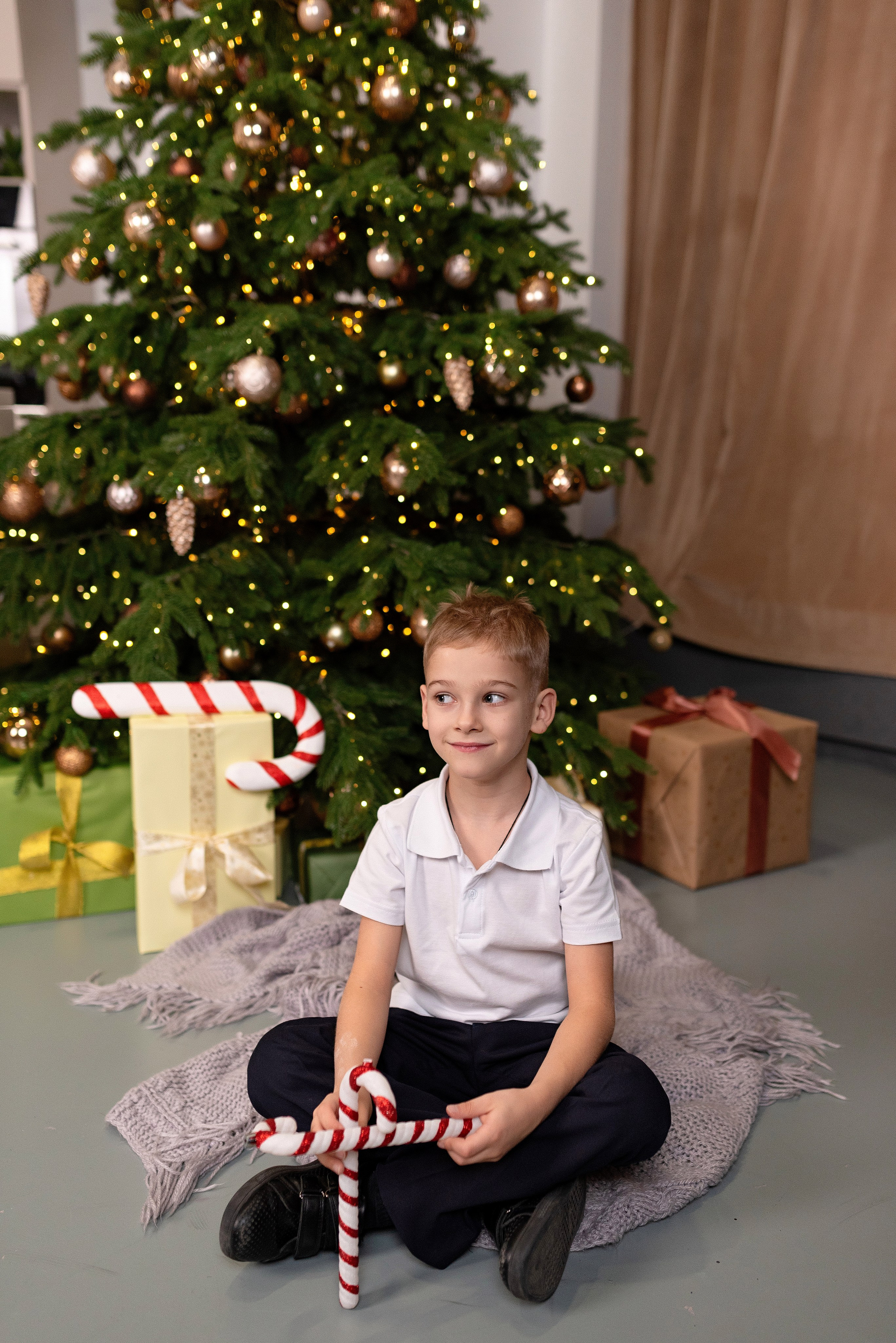 Семейная фотосессия в фотостудии Art Royal. Детский и семейный фотограф в Сургуте и Нефтеюганске Анна Старцева