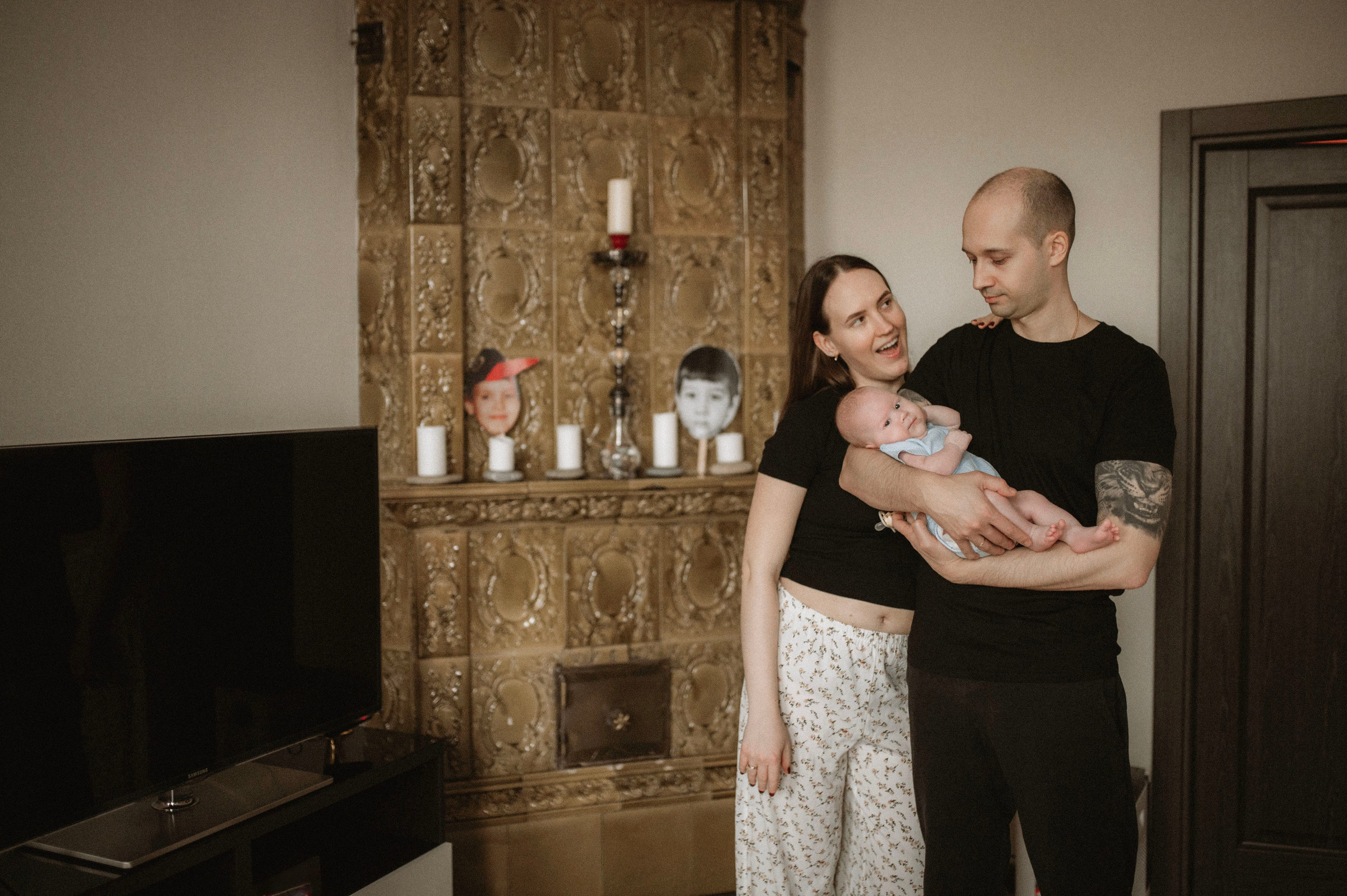 Семейная домашняя фотосессия. Профессиональный фотограф беременности в СПБ. Стильные фотосессии беременности в стиле минимализм и классическая фотография