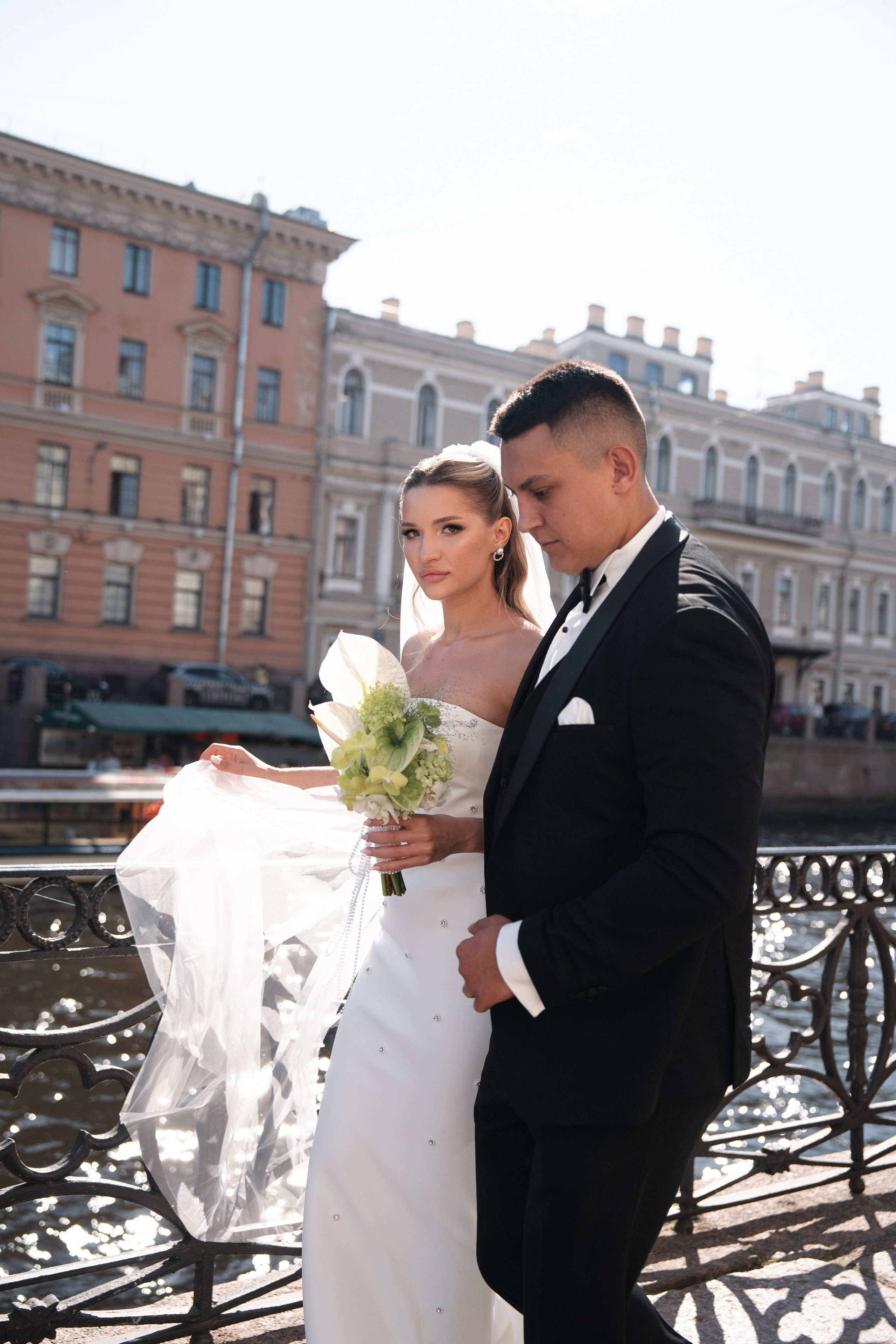 Виктория & Роман. Камерная городская свадьба в видовом ресторане в стиле современная классика. Свадебный фотограф организатор в Санкт-Петербурге Ассоль Опарина