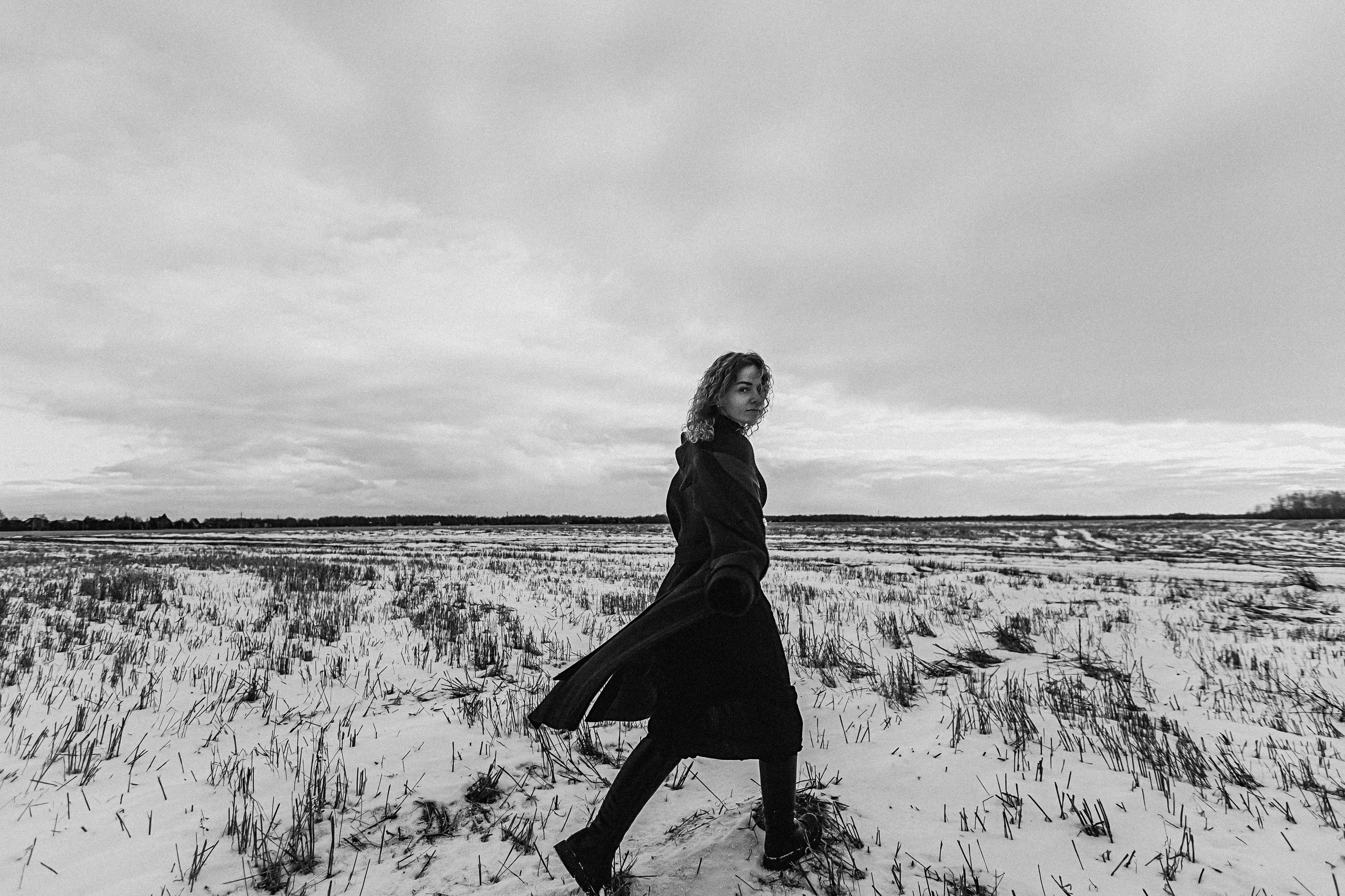 Меланхолия (поле). Семейный фотограф Тюмень, фотограф на роды Салмина Мария