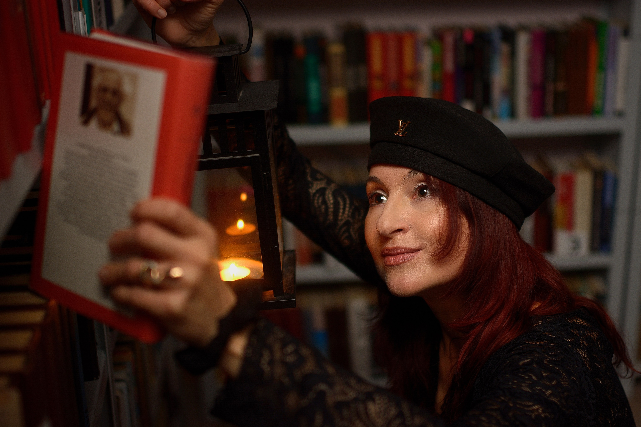 Арт-студия "Мастер и Маргарита". Фотосессия в библиотеке. Студийное фото в Сызрани. Прокат нарядов для фотосессий.