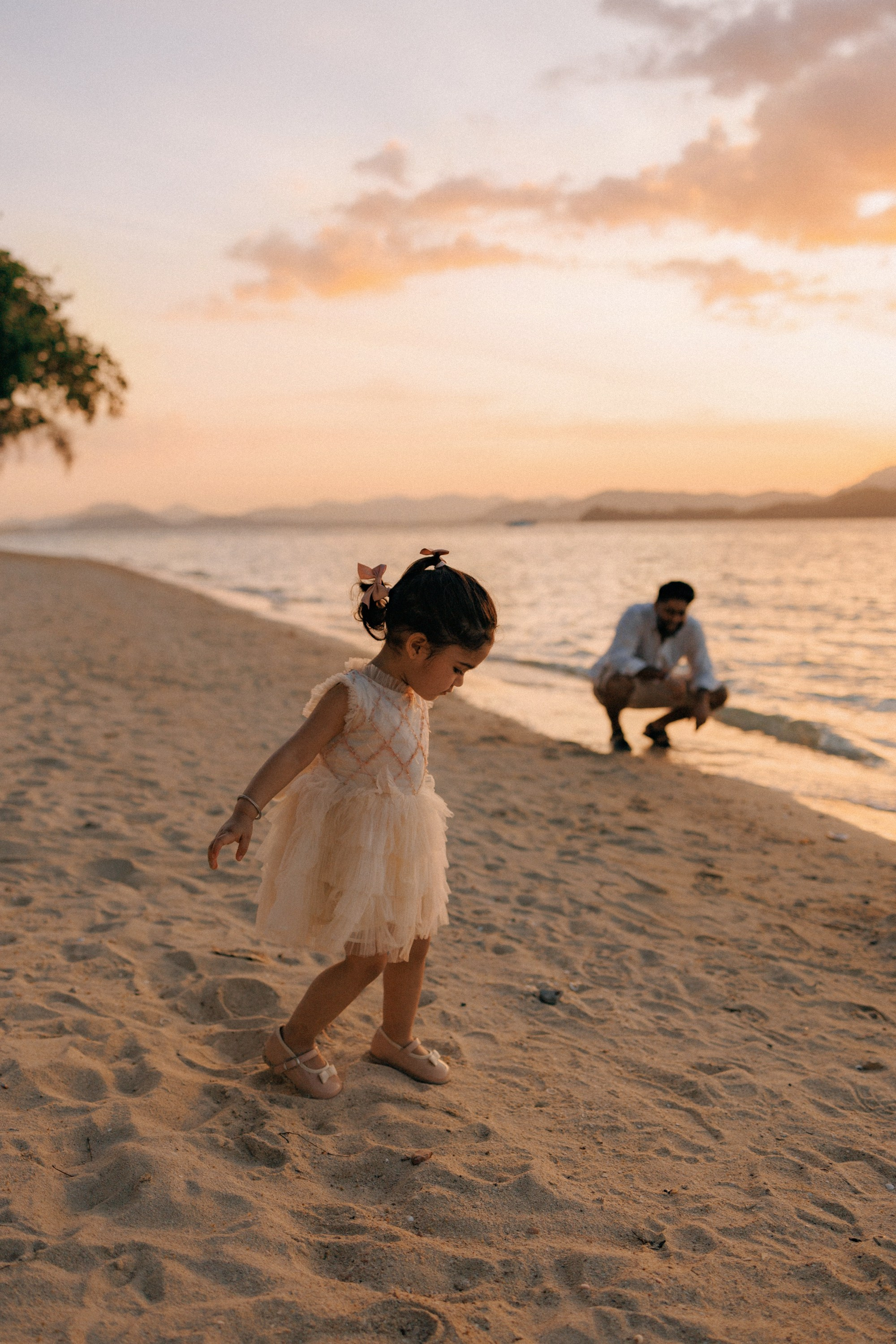 Family photoshoot in Phuket, Thailand. Fedor Lemeshko — Destination Wedding and Family Lifestyle photographer