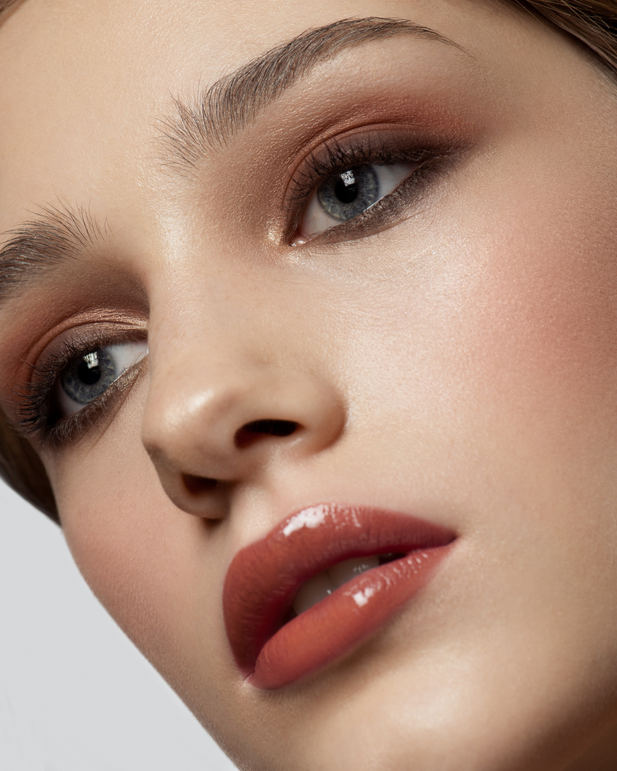 FASHION / BEAUTY. Retoucher. Post-production servis