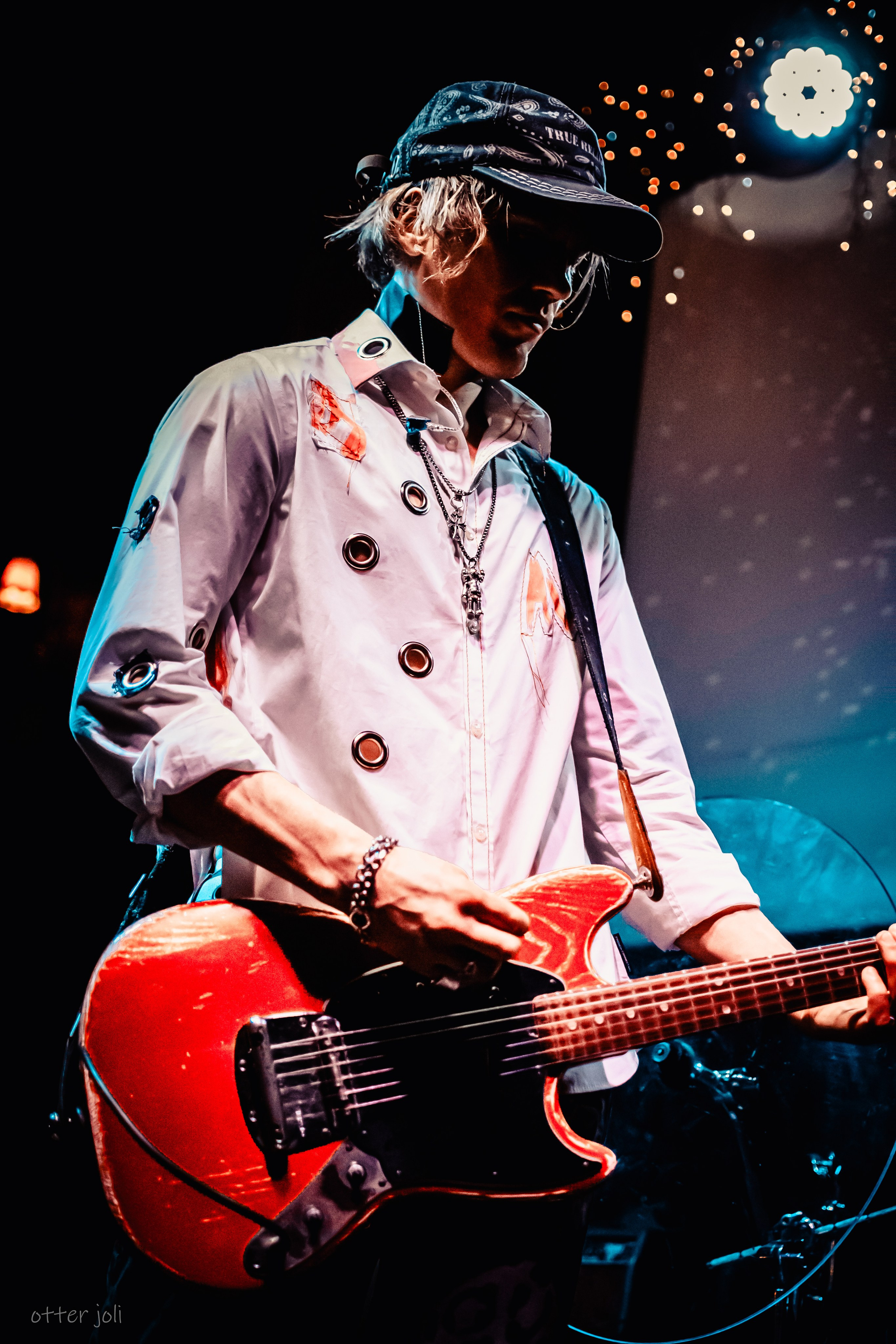 Anzhela Vopit | 16 Тонн Арбат. Концертный репортёр Валерия Сафина