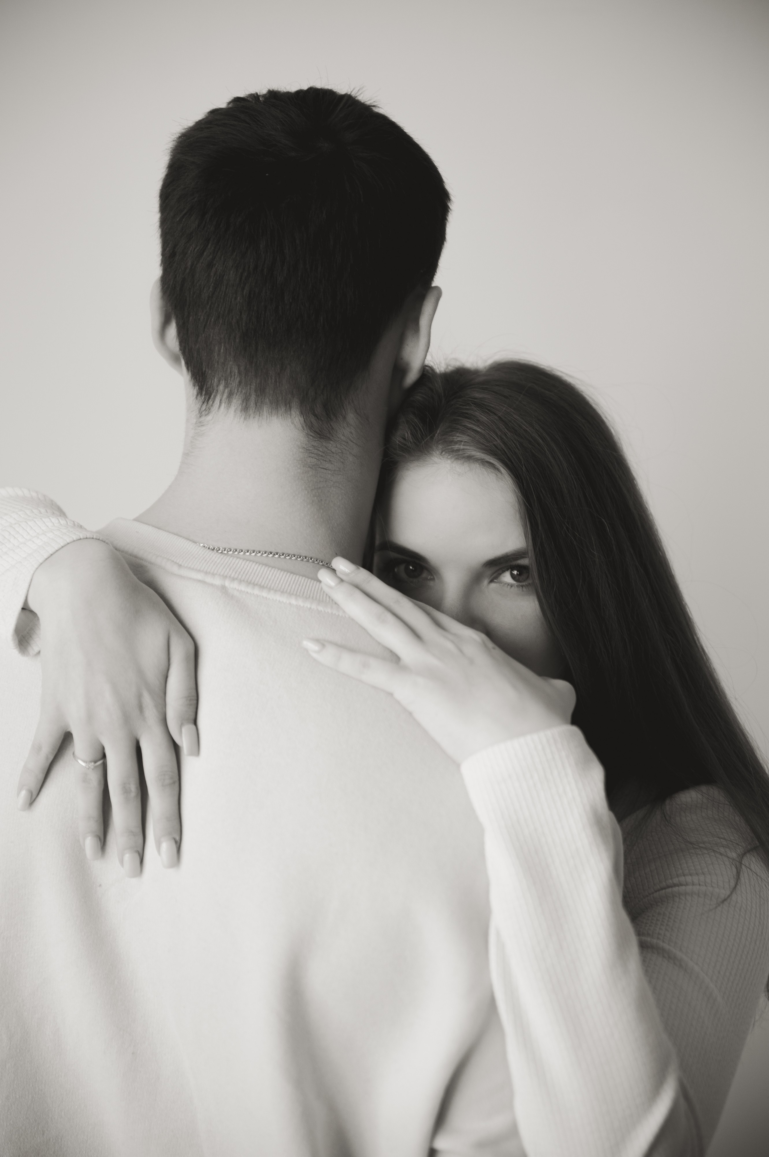 Предсвадебная лавстори в студии в Москве. Свадебный и портретный фотограф в Москве Жердев Даниил