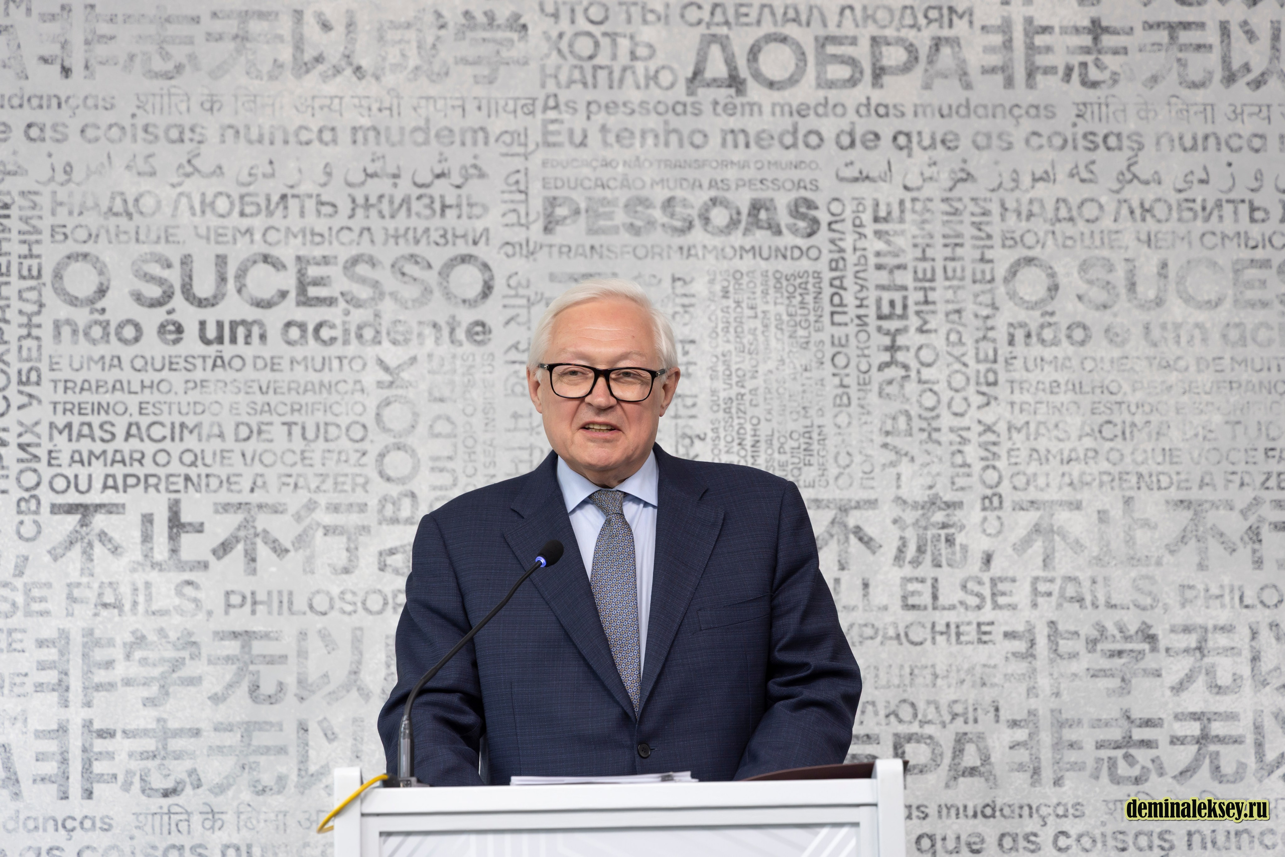 Экспертный круглый стол «День БРИКС» в «Иностранке». Репортажный, семейный и студийный фотограф в Москве Демин Алексей