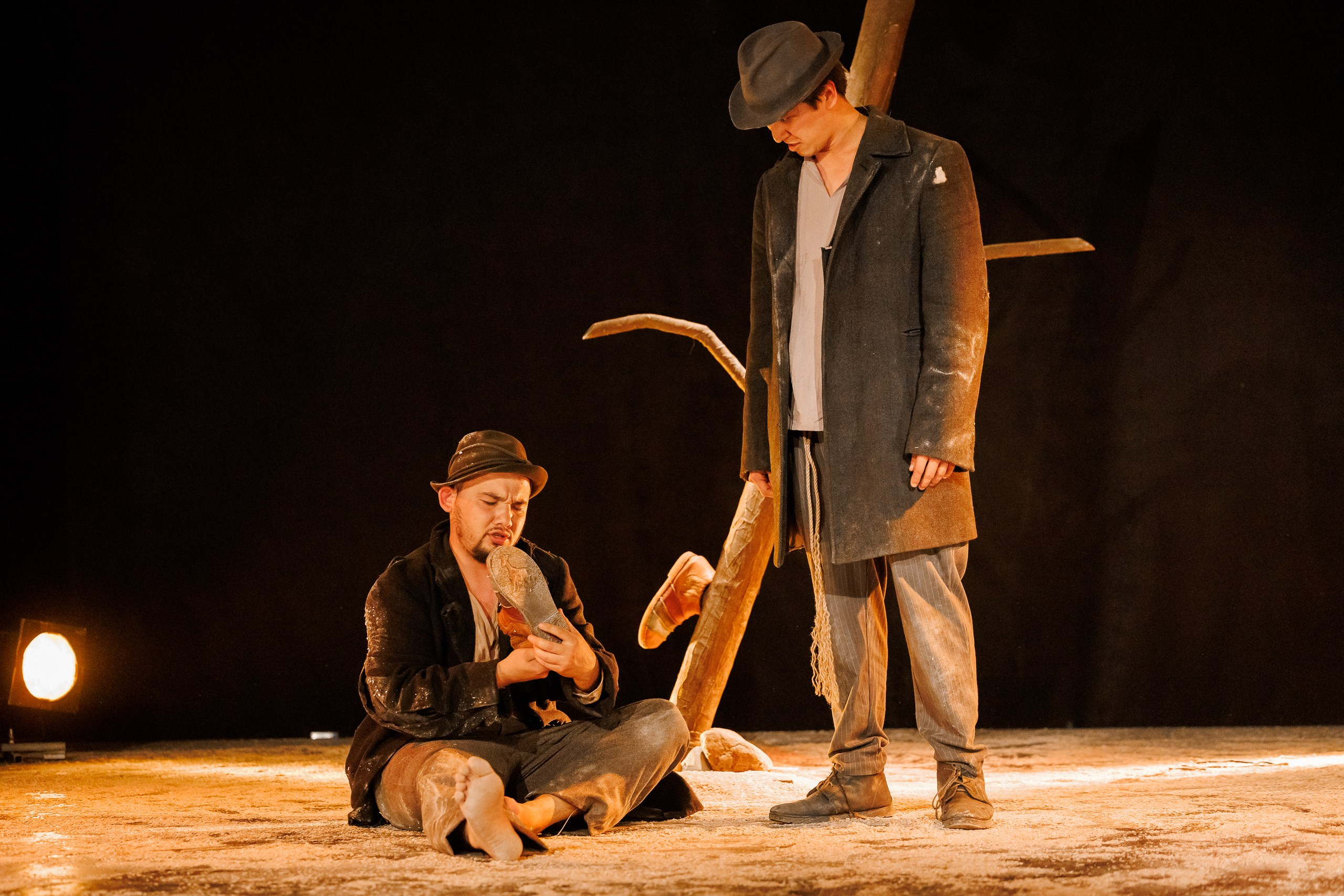 Спектакль «В ожидании Годо» от театра Д. Лица в СПб. Фотограф в Санкт-Петербурге — Сергей Петров