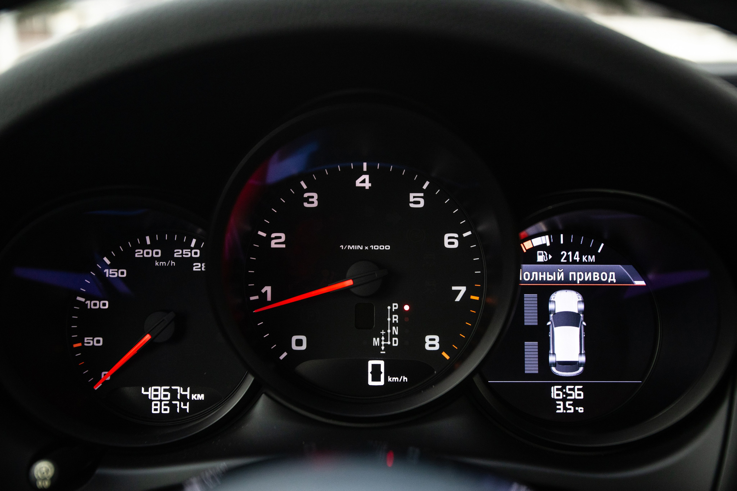 Porsche Macan. Автомобильный фотограф в Москве Андрей Емельянов