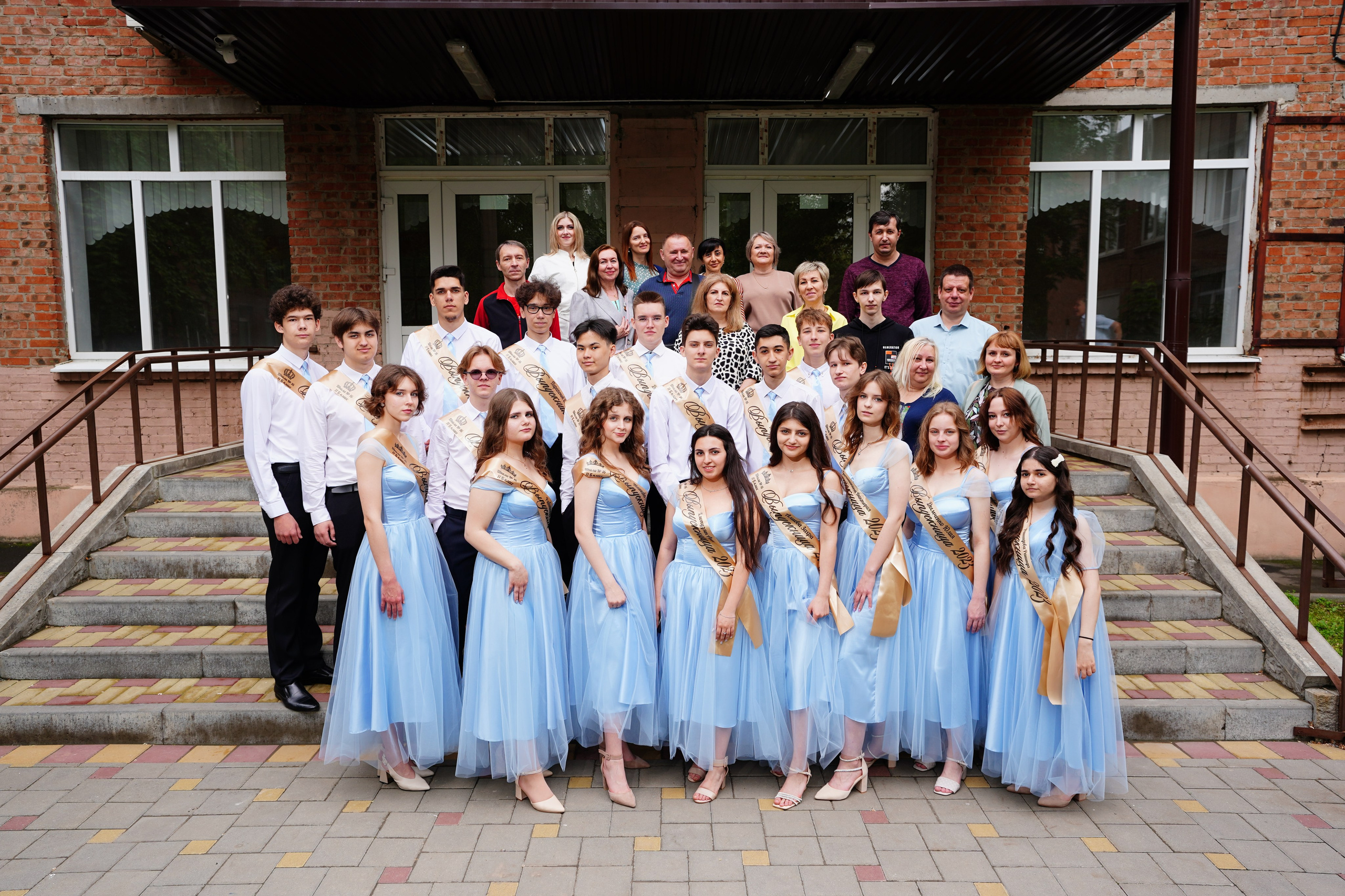 Последний звонок. MEMENTO.Выпускные альбомы, школьные, юбилейные и другие книги. Ростов-на-Дону