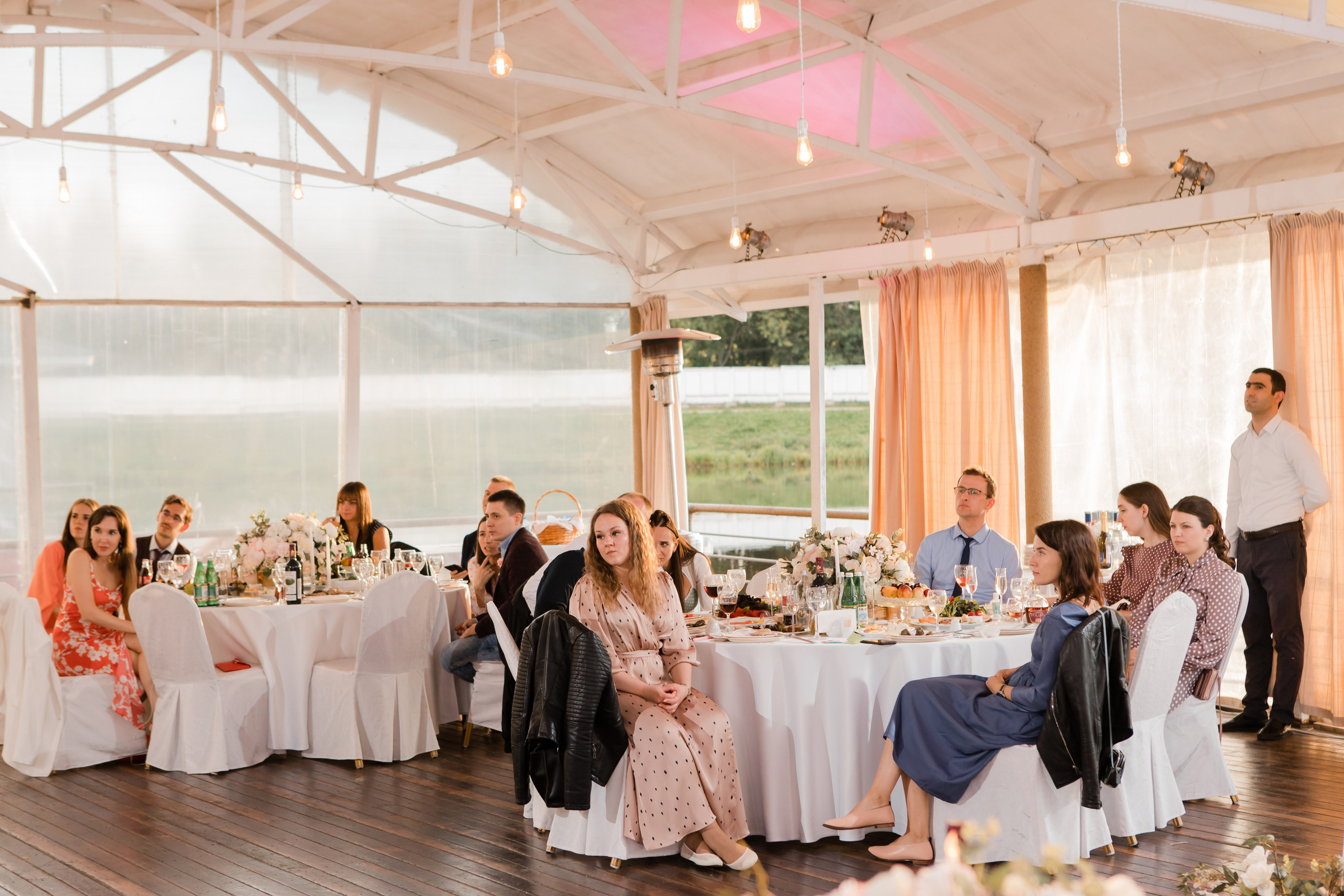 Свадебная фотосъемка Евгения и Натальи. Свадебные фотографии. Видеосъемка и фотосъемка свадеб. Фотограф и оператор на свадьбу. Видеосъемка подкастов, собственная видео-фотостудии. Предметная фотосъемка