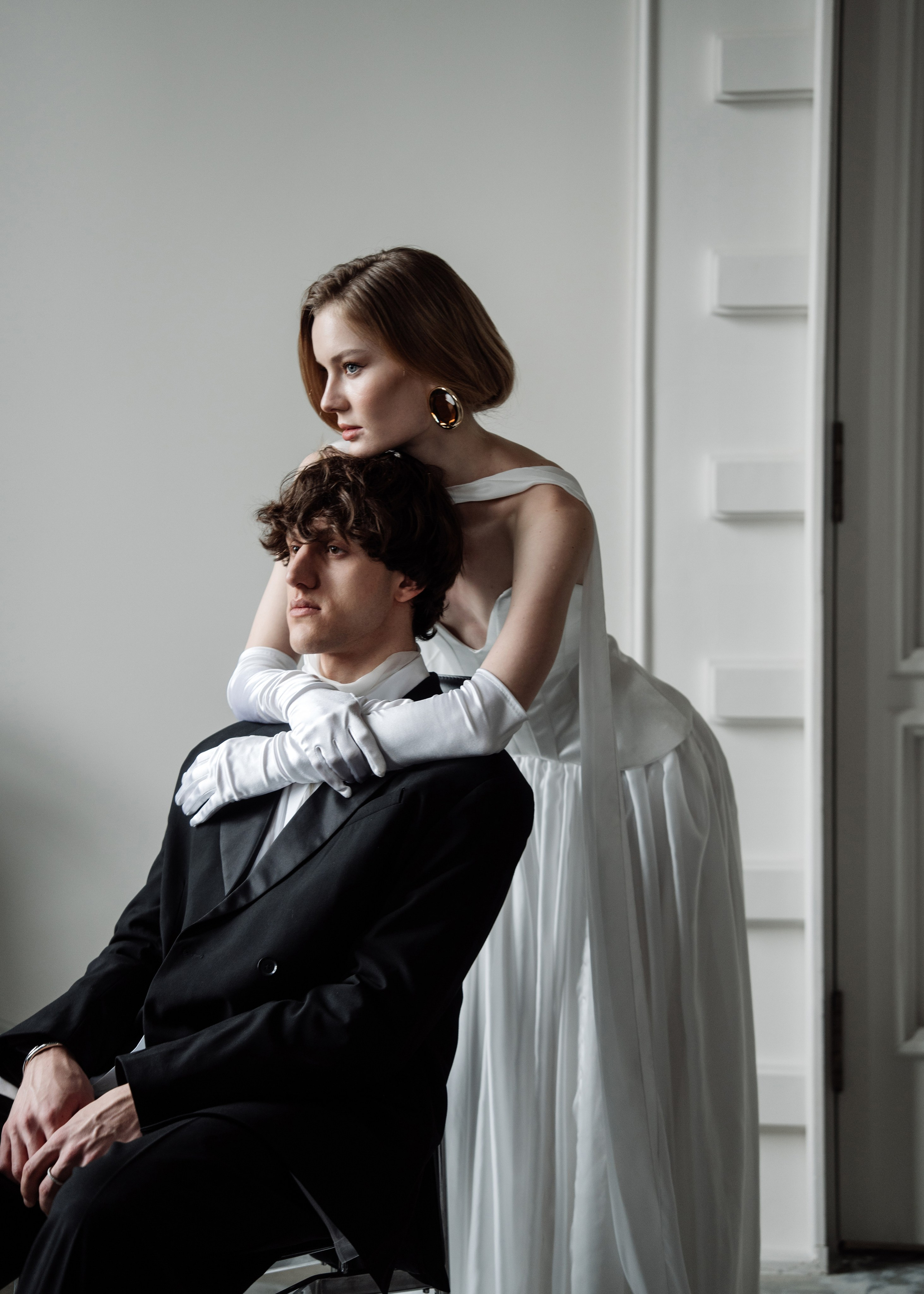 Свадебный фотограф Геленджик — атмосферная студийная съемка пары.