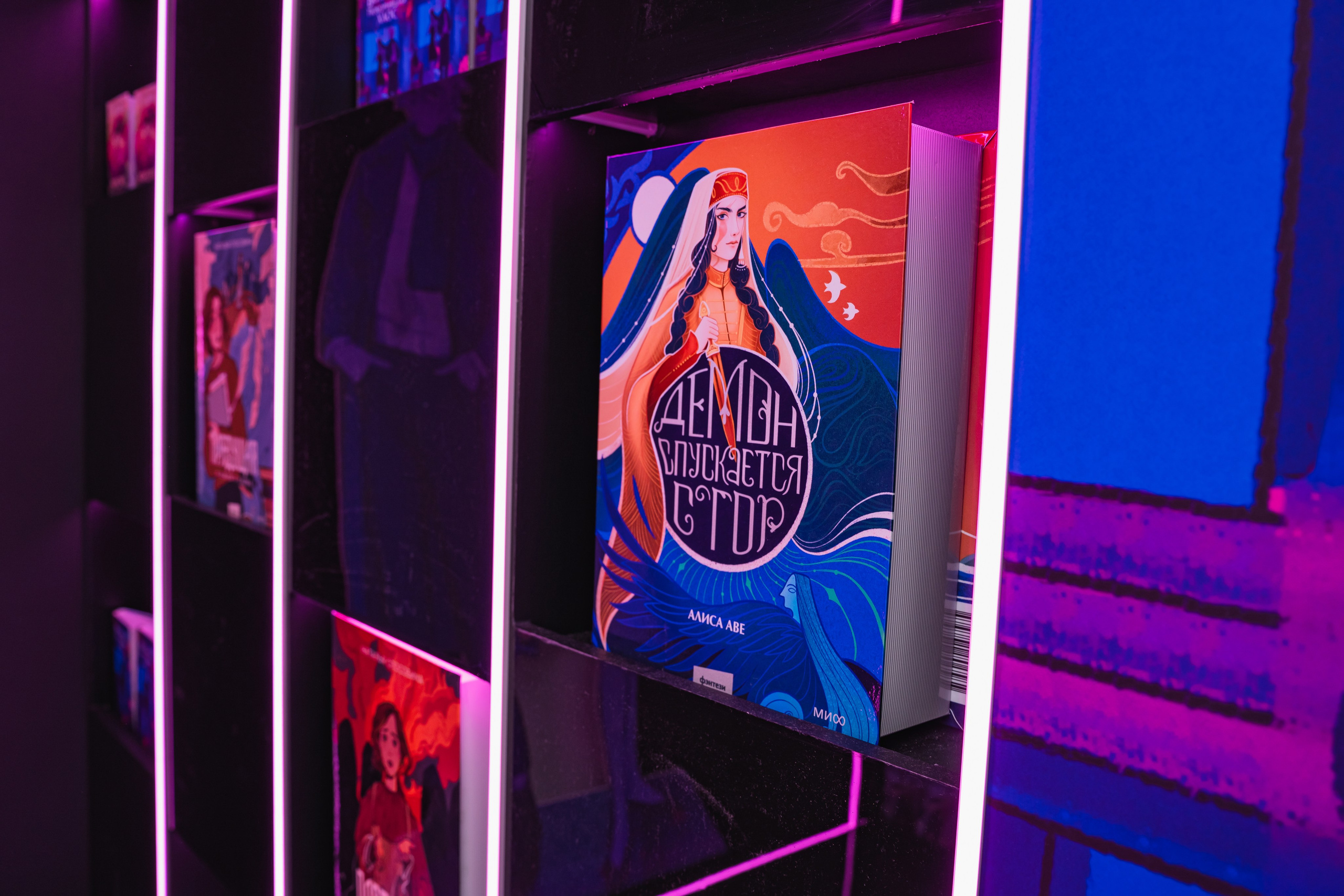 МИФ Non/fictio№ 2025 стенды. Репортажный фотограф Анастасия Рубцова