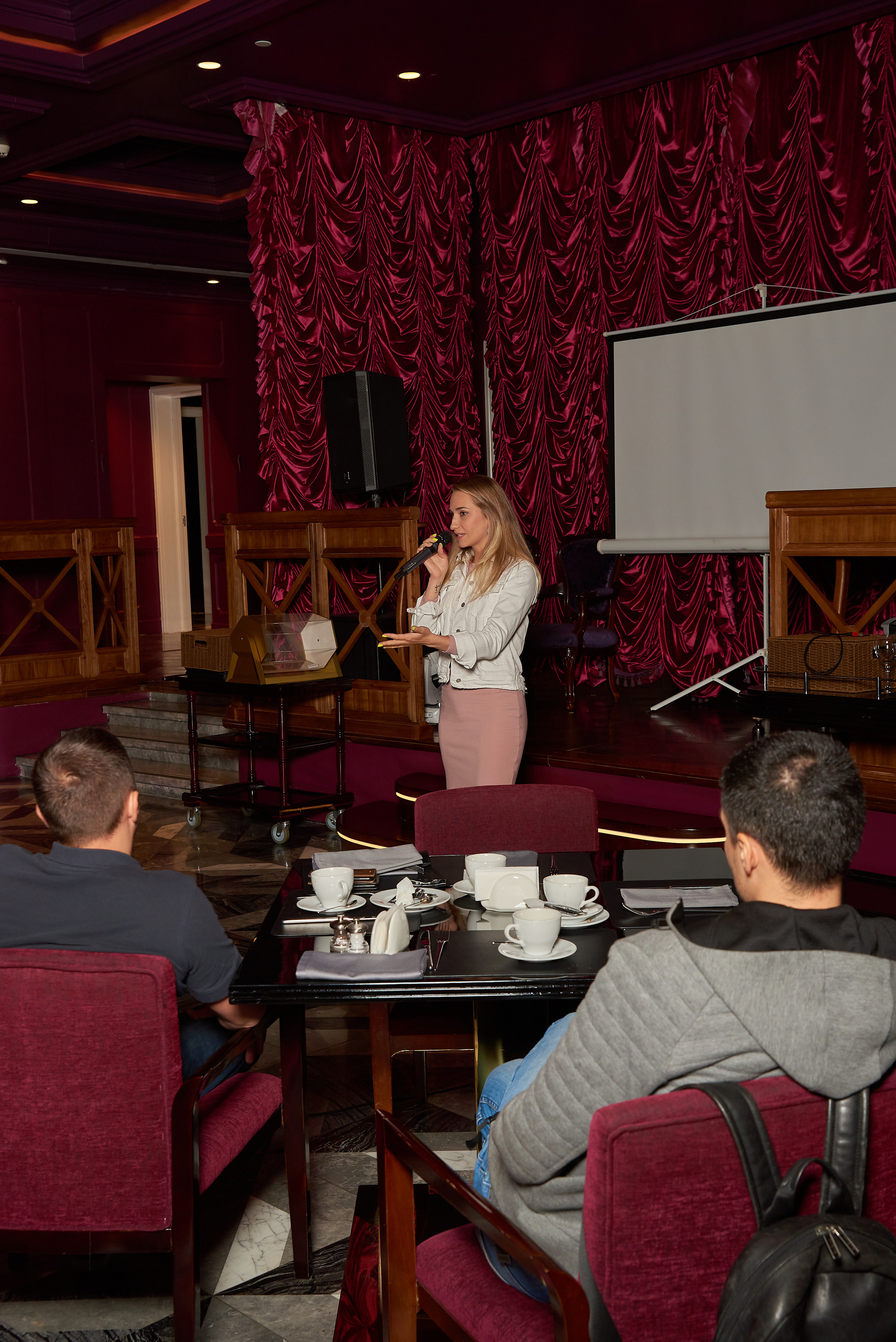 Репортаж Бизнес клуба "Бизнес завтрат в казино Tiger de cristal. Фотограф для жизни, бизнеса и соц сетей Ирина Нечет, Владивосток