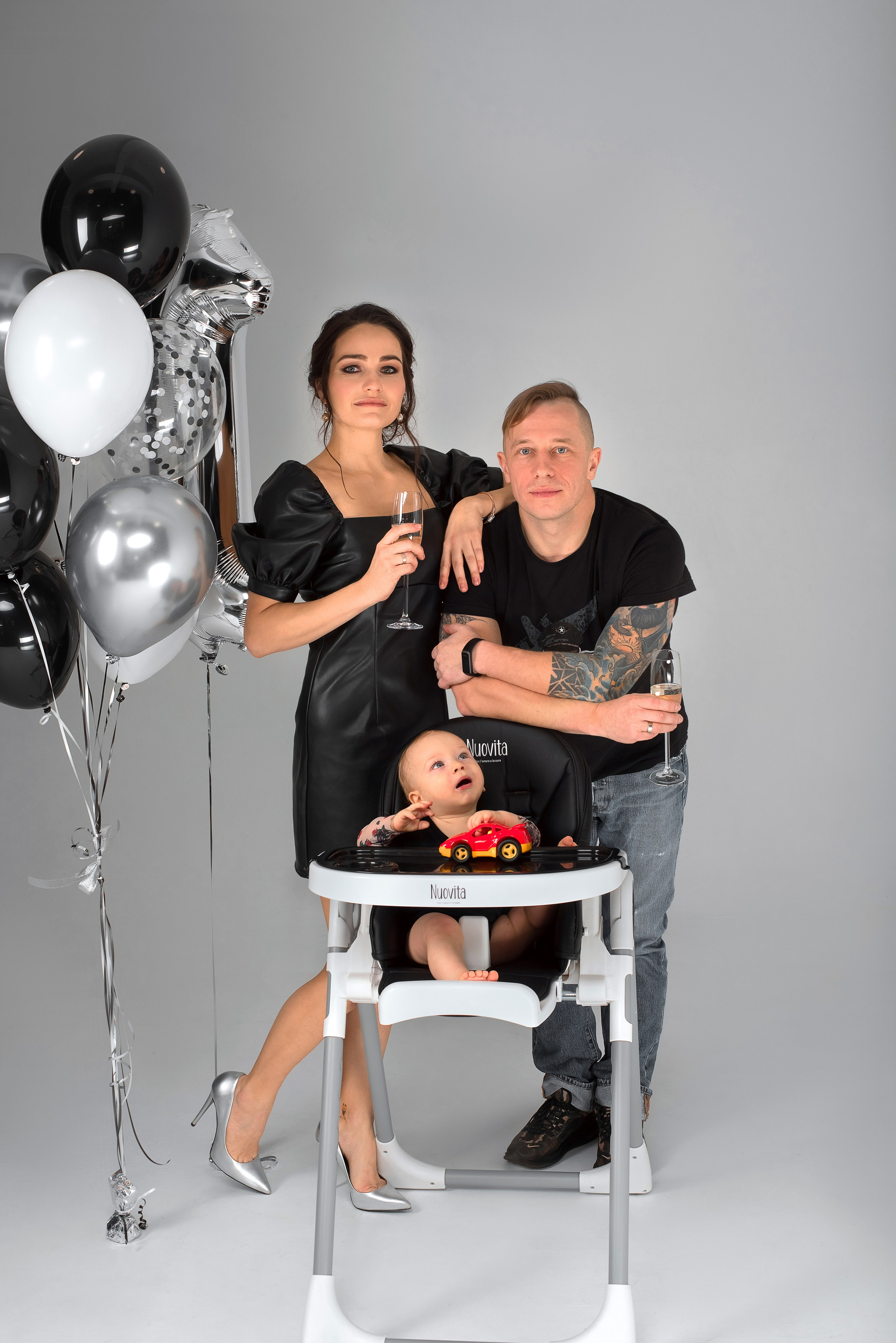 Семейная фотосессия на циклораме в СПб. Фотограф Юлия Кондратьева