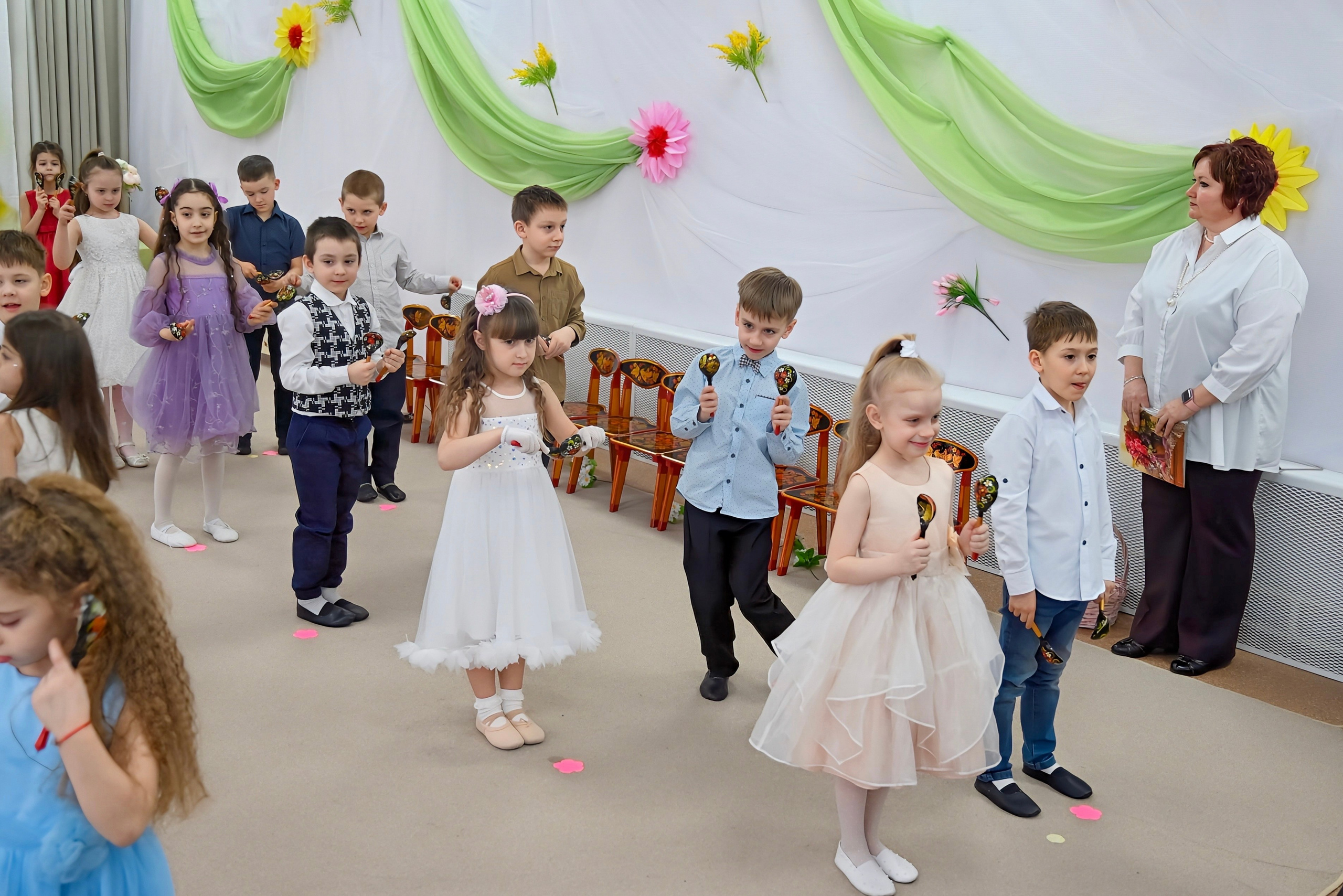 Праздник в группе Цветик семицветик. Семейный и детский фотограф Москва