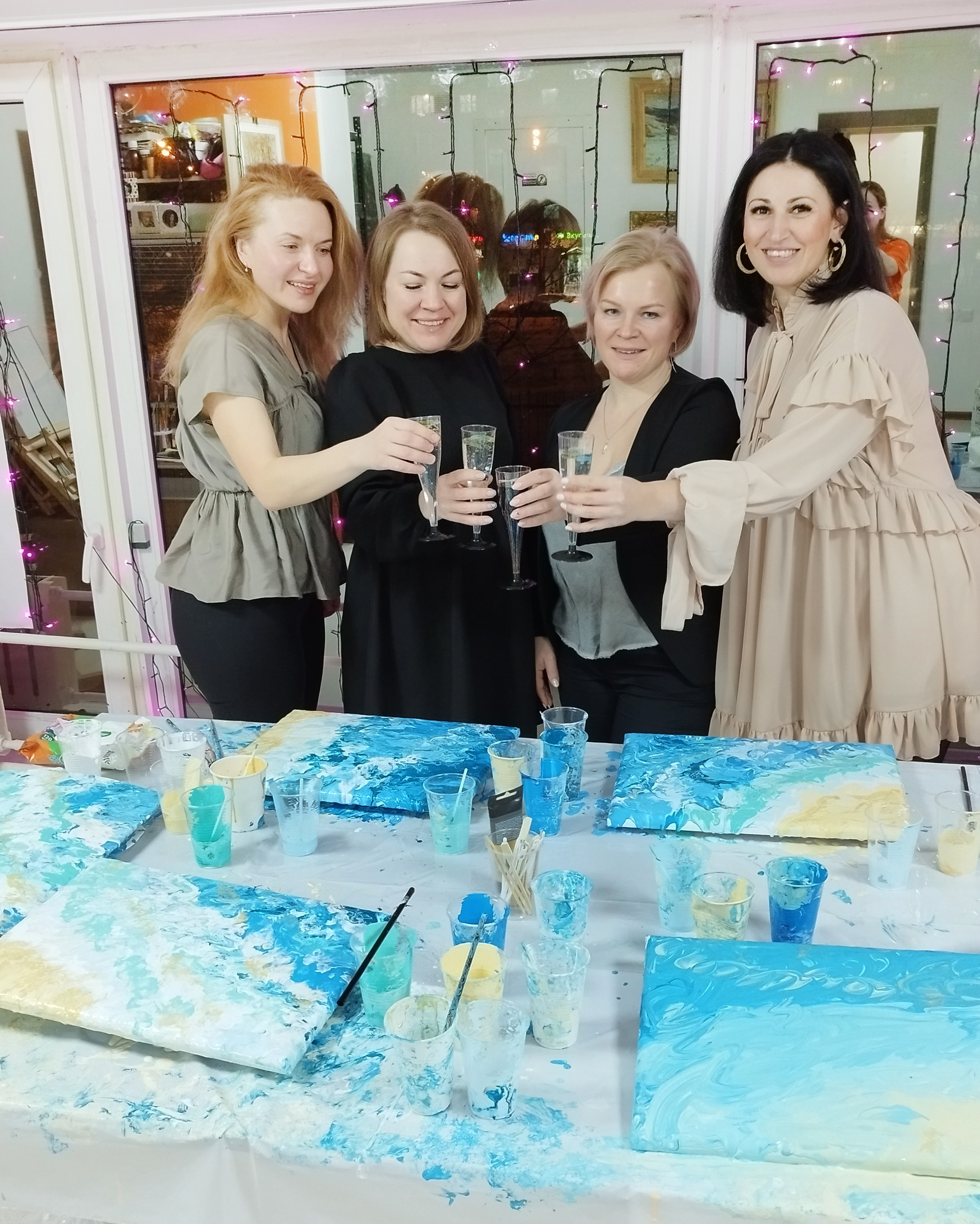 флюид арт вечеринка с бокалом шампанского 