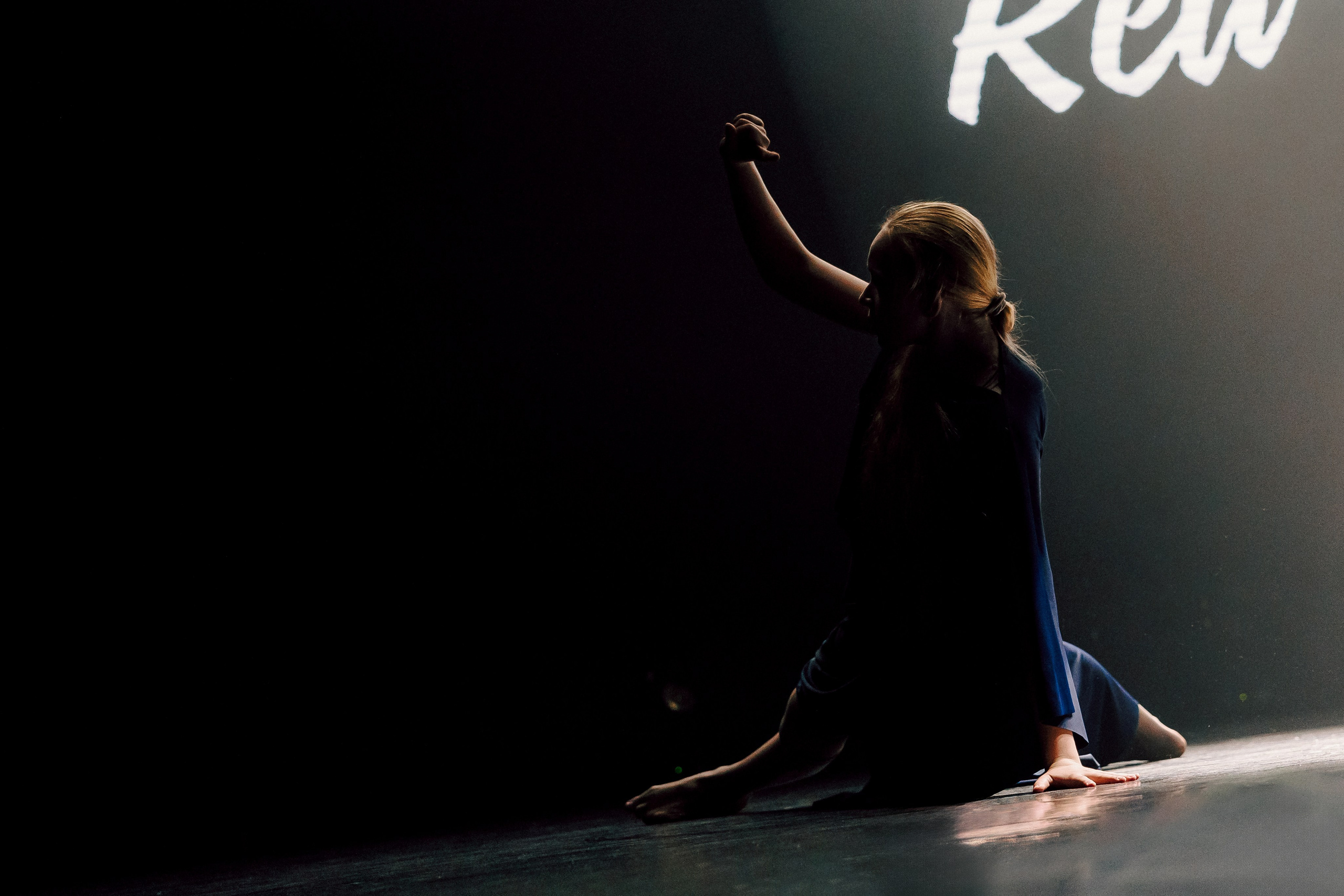 Отчётный концерт танцевальной школы «Red Rabbits» 2025. Лёшка Варзегов — фотограф