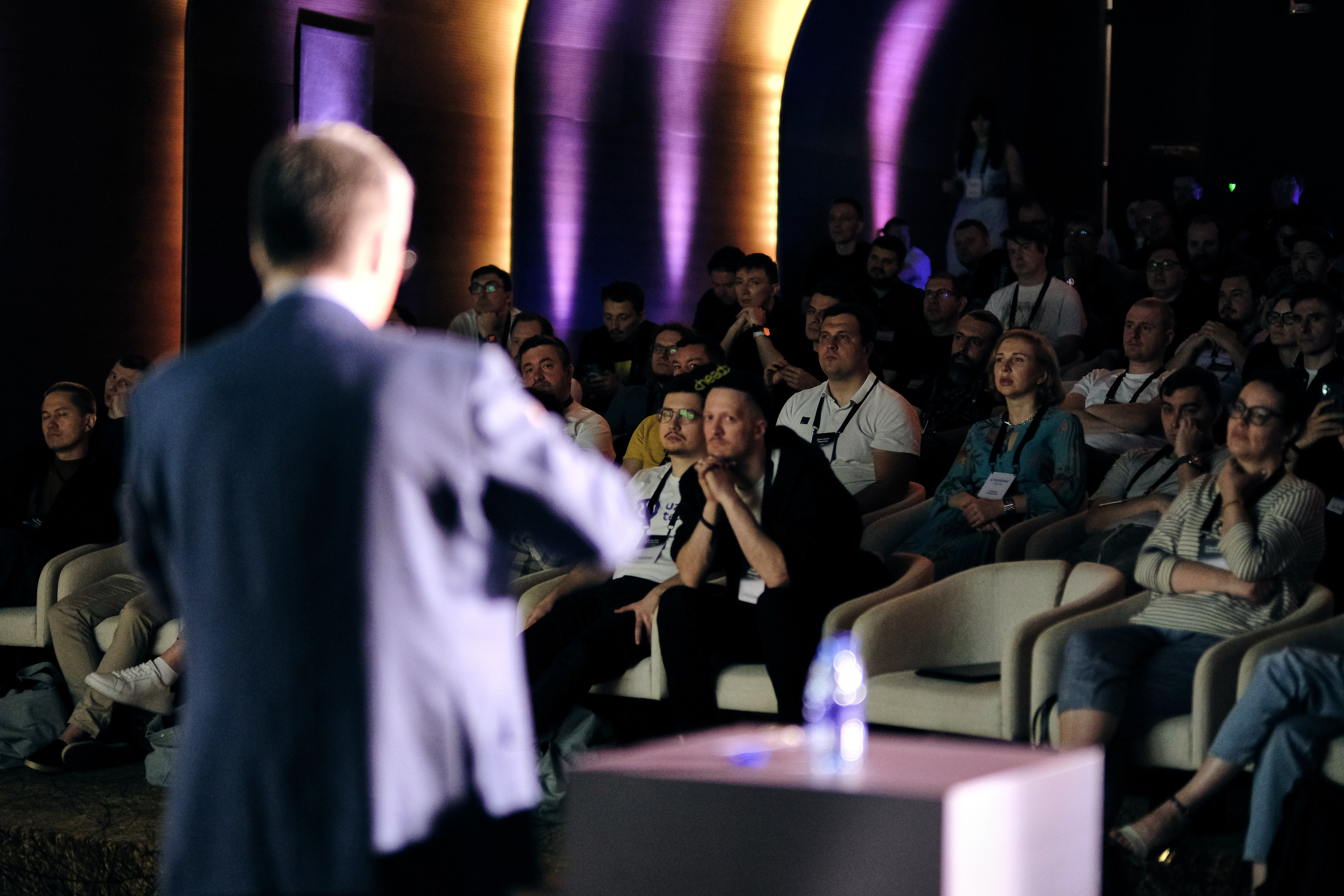 Яндекс конференция. Коммерческий, репортажный фотограф в Москве Лейла Мару