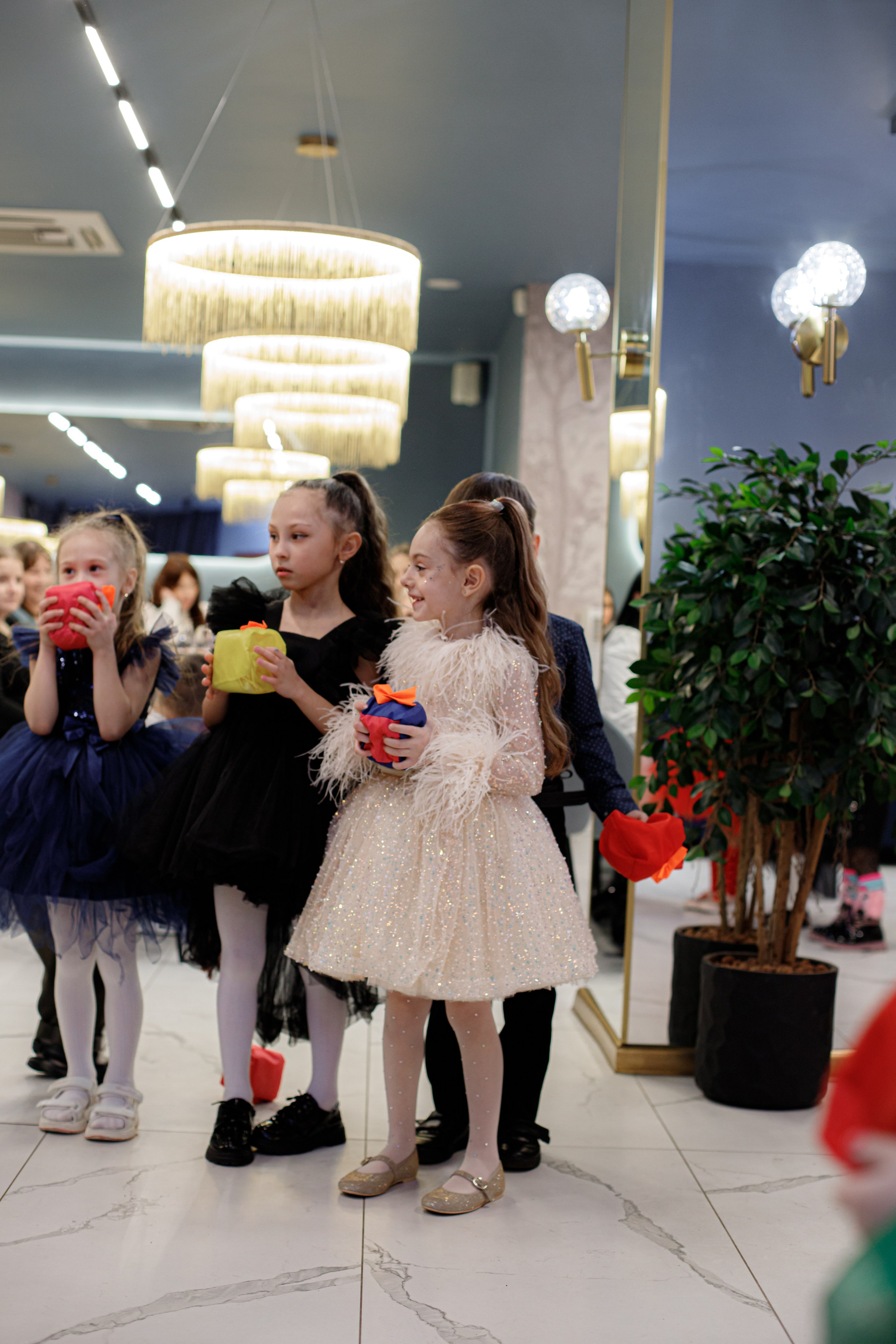 ASIA'S BIRTHDAY PARTY. Photokarish