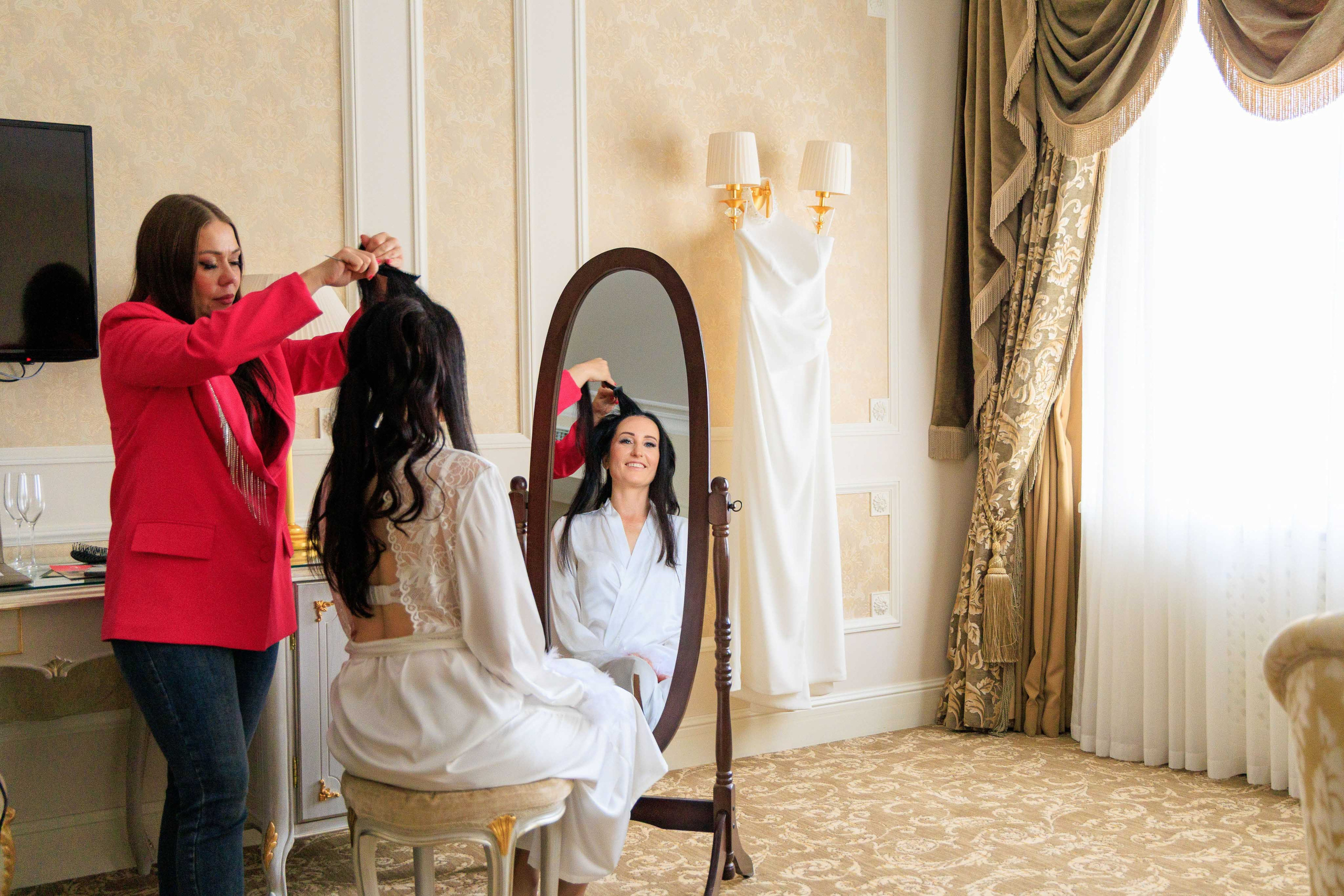 Ищу фотографа на свадьбу в Санкт-Петербурге.