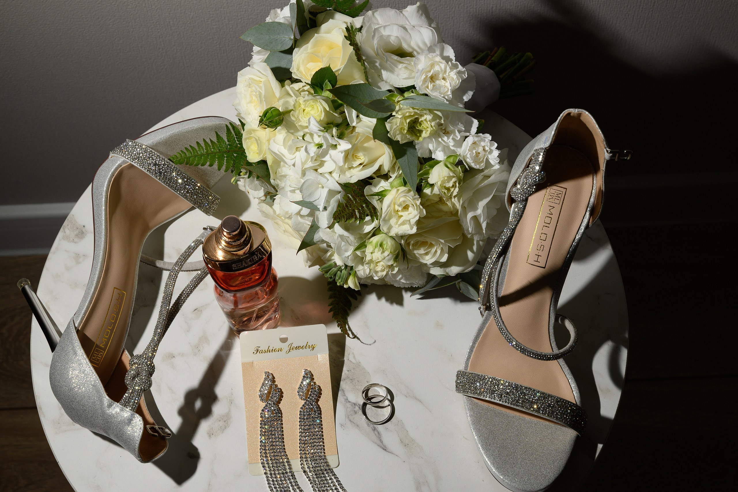 Обручальные кольца.