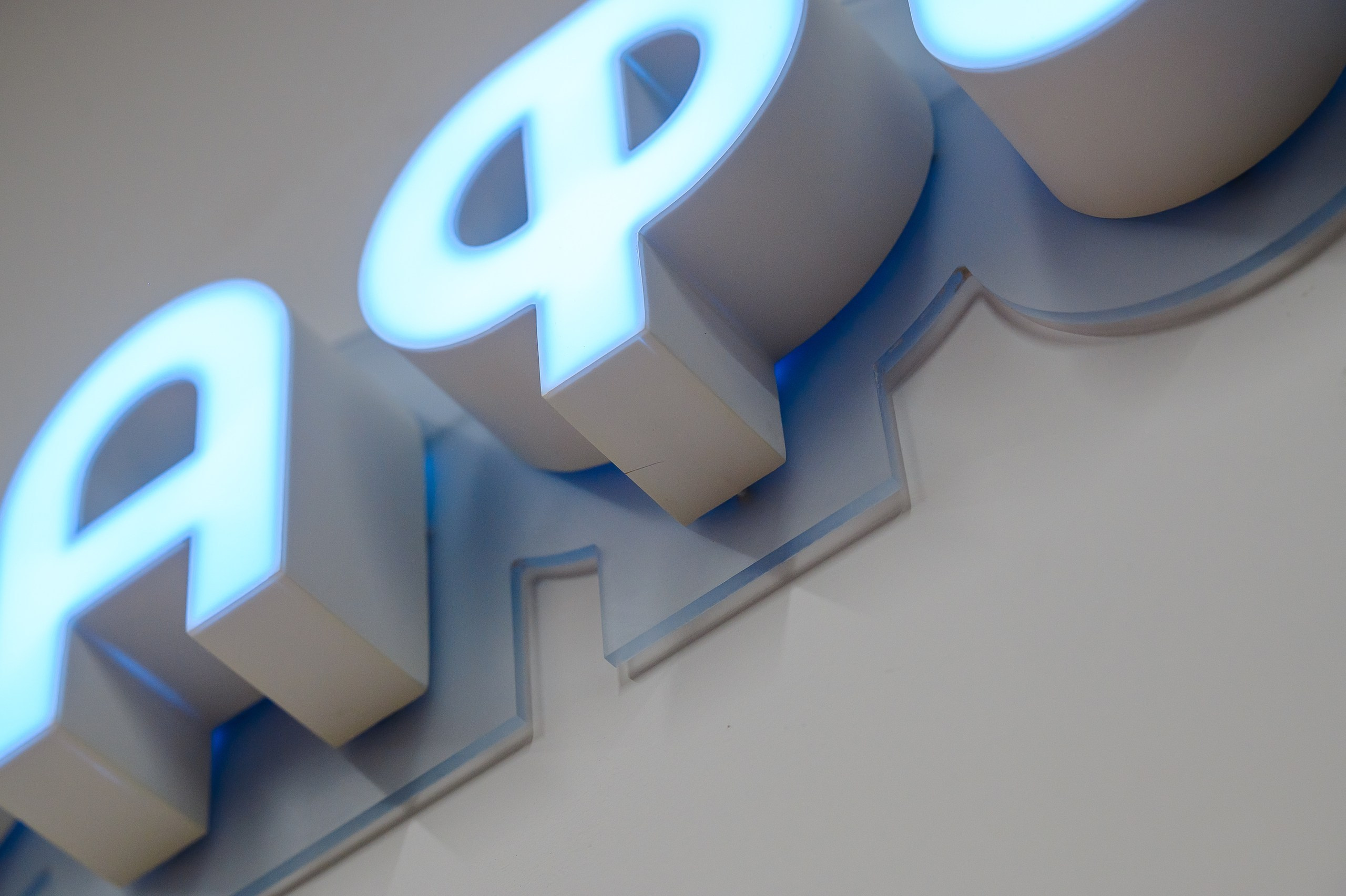 Интерьерная реклама. NOVA / РЕКЛАМА