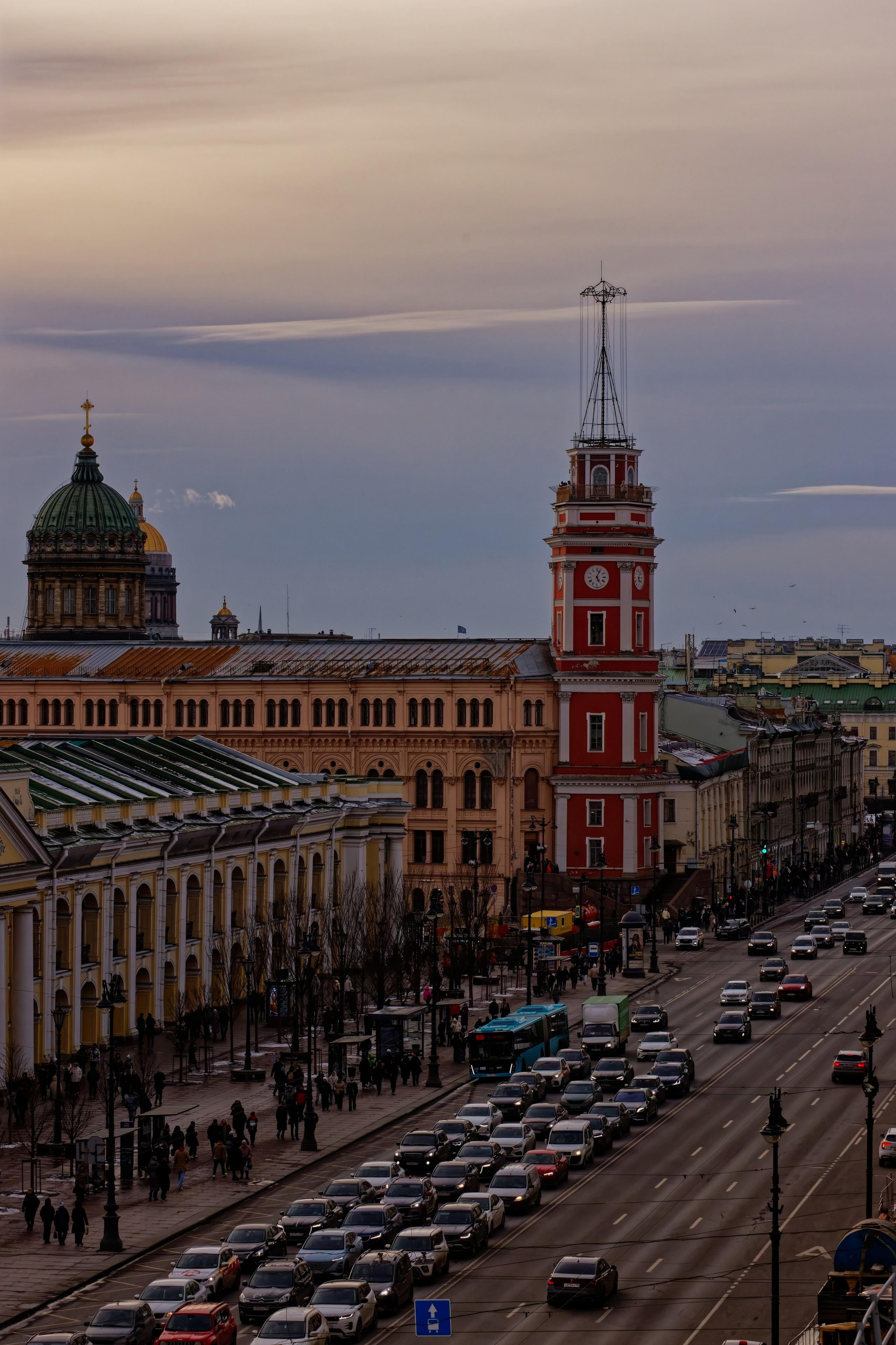 Вид со смотровой площадки музея Карла Буллы на Думскую башню и Невский проспект Санкт-Петербурга