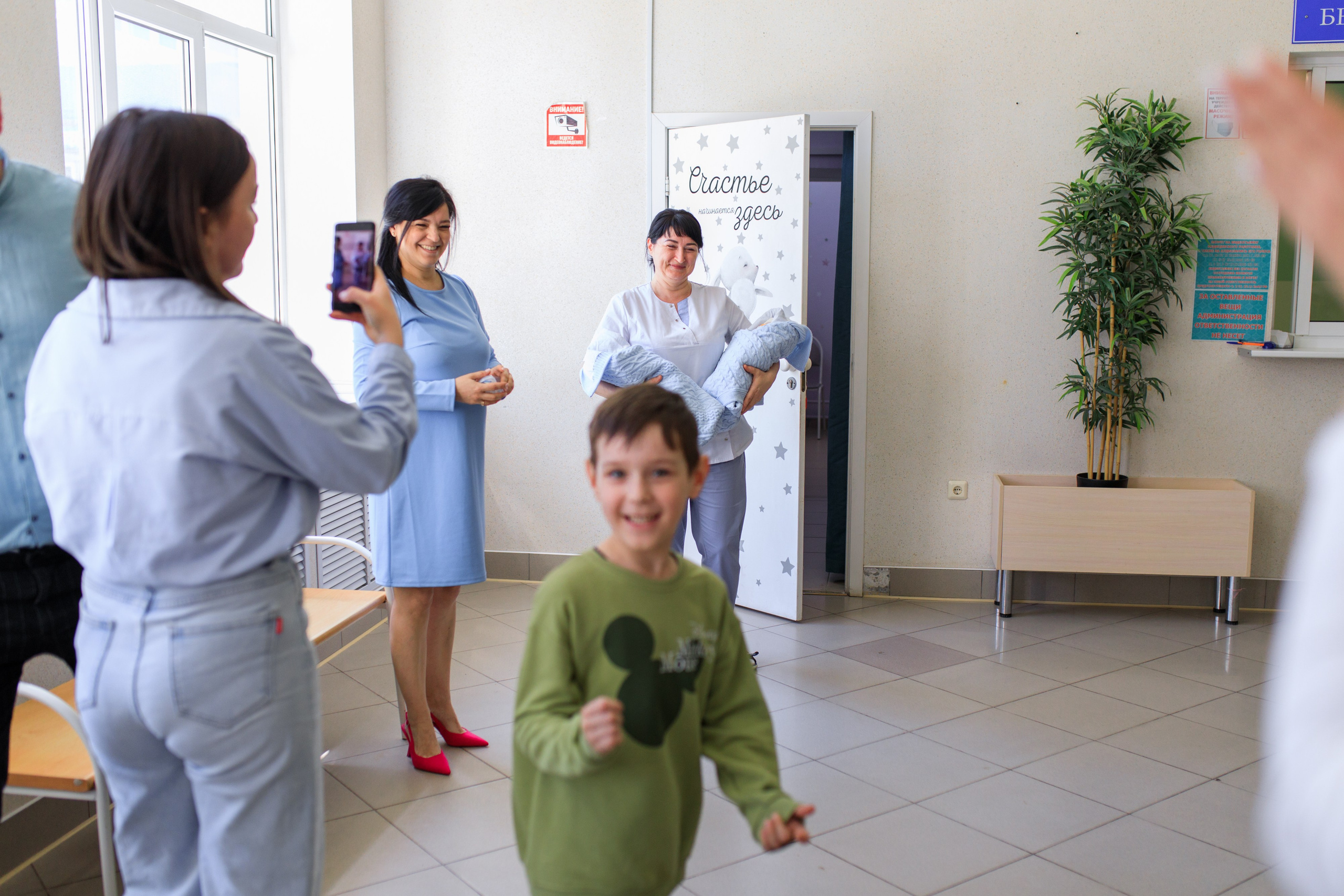 Съемка выписки из роддома. Фотограф в Уфе Ирина Идрисова